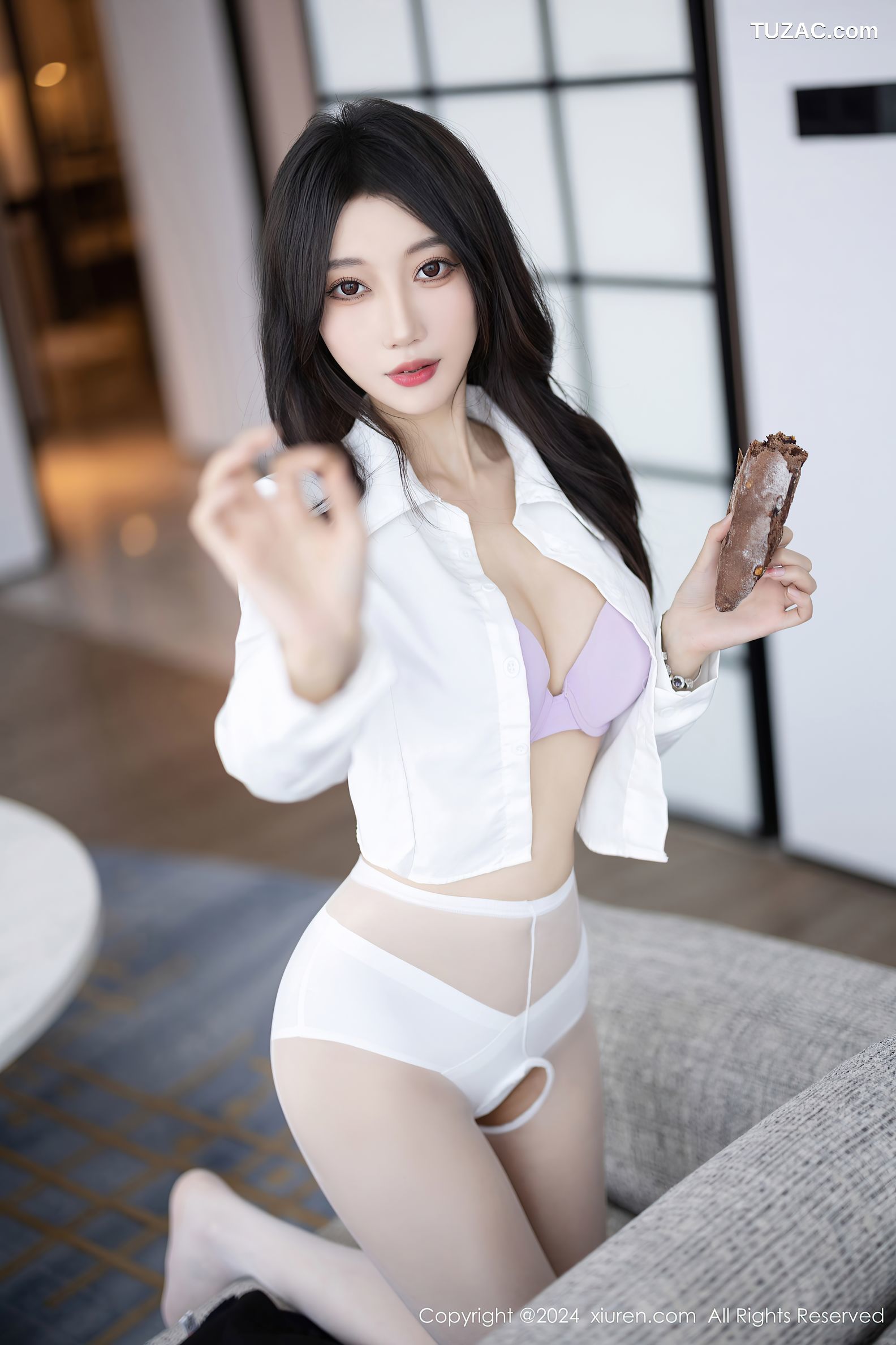 XiuRen秀人网-8247-玥儿玥-哈尔滨旅拍-学生装白衬衫黑马甲短裙领带淡紫内衣-2024.03.18