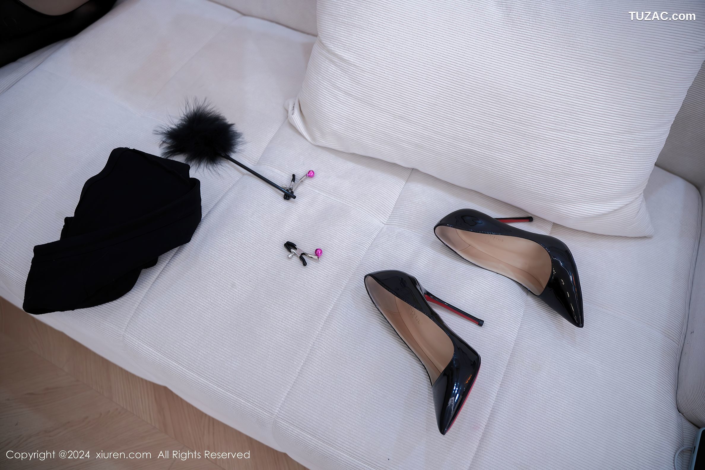 XiuRen秀人网-8249-Carol周妍希X-老师家访场景拍摄-2024.03.18