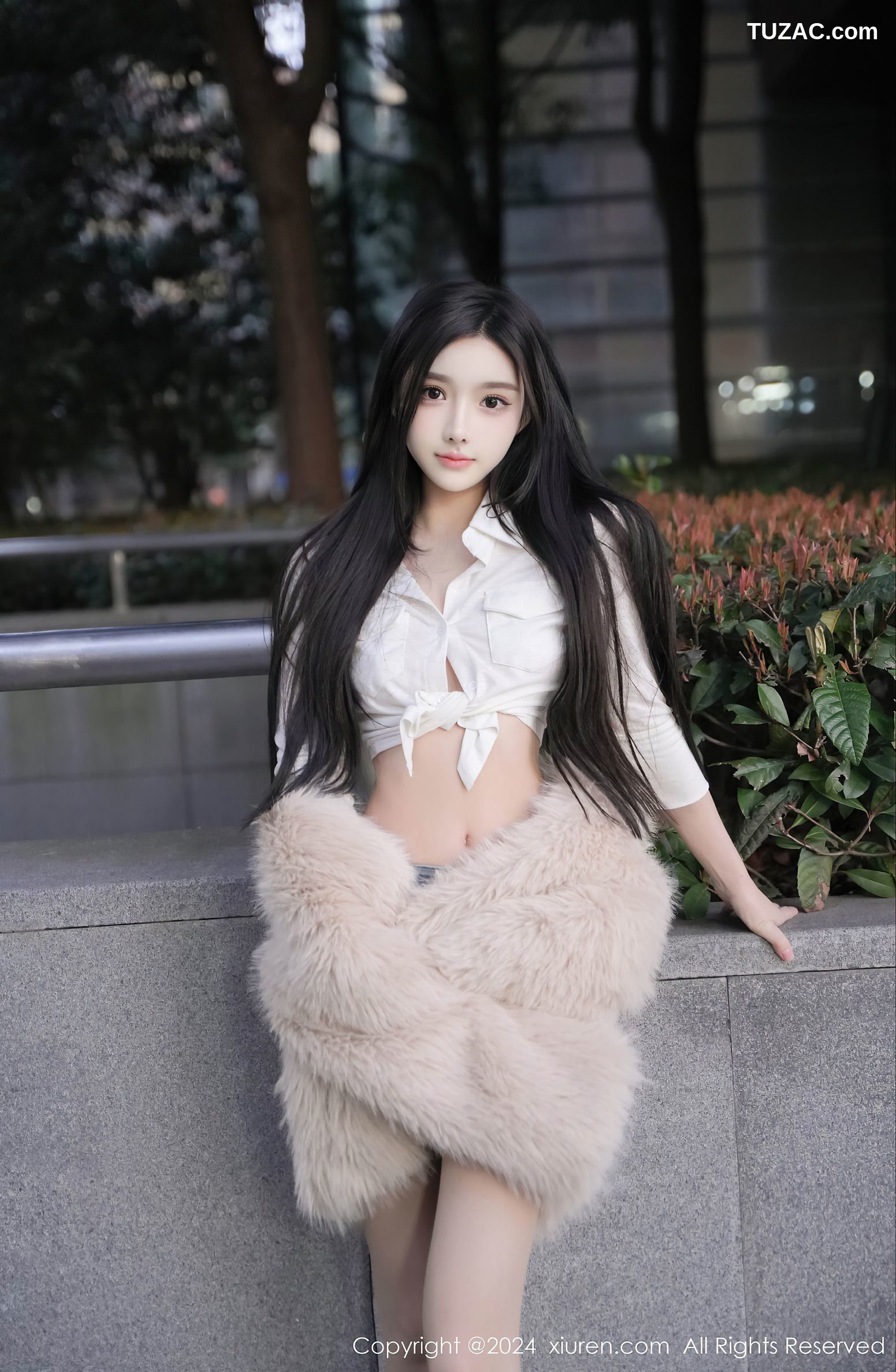 XiuRen秀人网-8261-龙雪儿-白衬衫牛仔热裤肉丝-2024.03.20