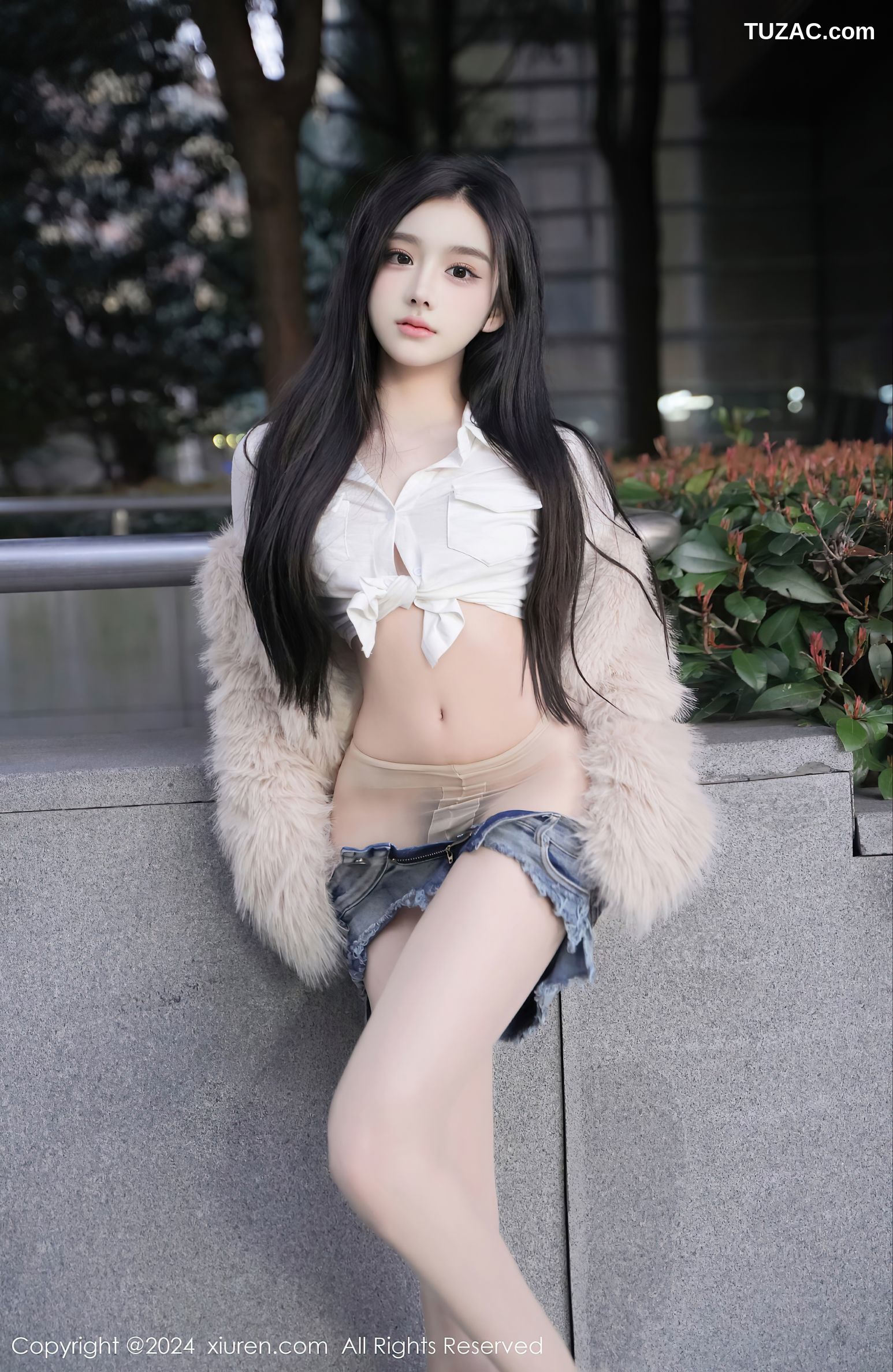 XiuRen秀人网-8261-龙雪儿-白衬衫牛仔热裤肉丝-2024.03.20