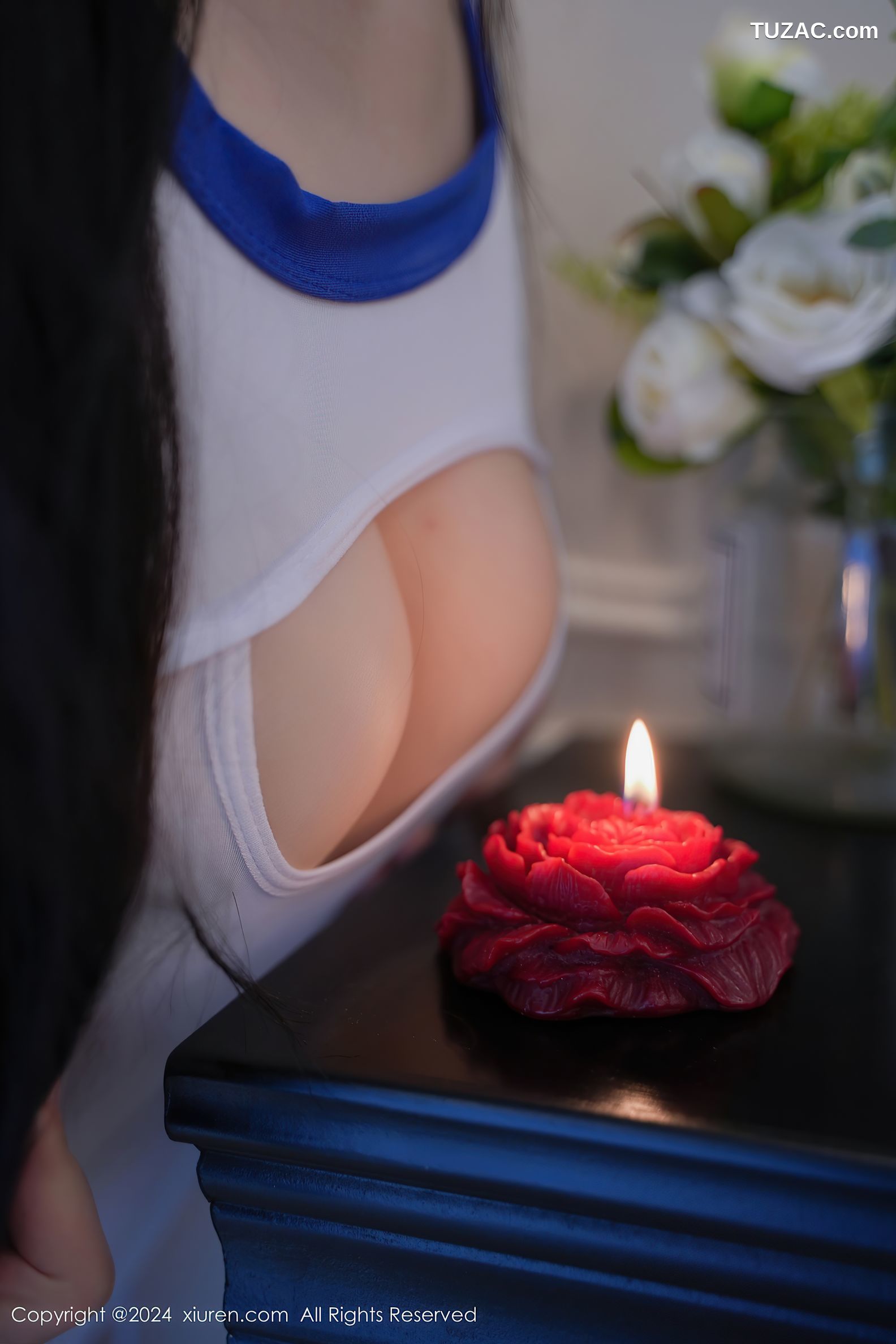 XiuRen秀人网-8268-晚苏susu-蓝边白T白色长筒袜滴蜡-2024.03.21