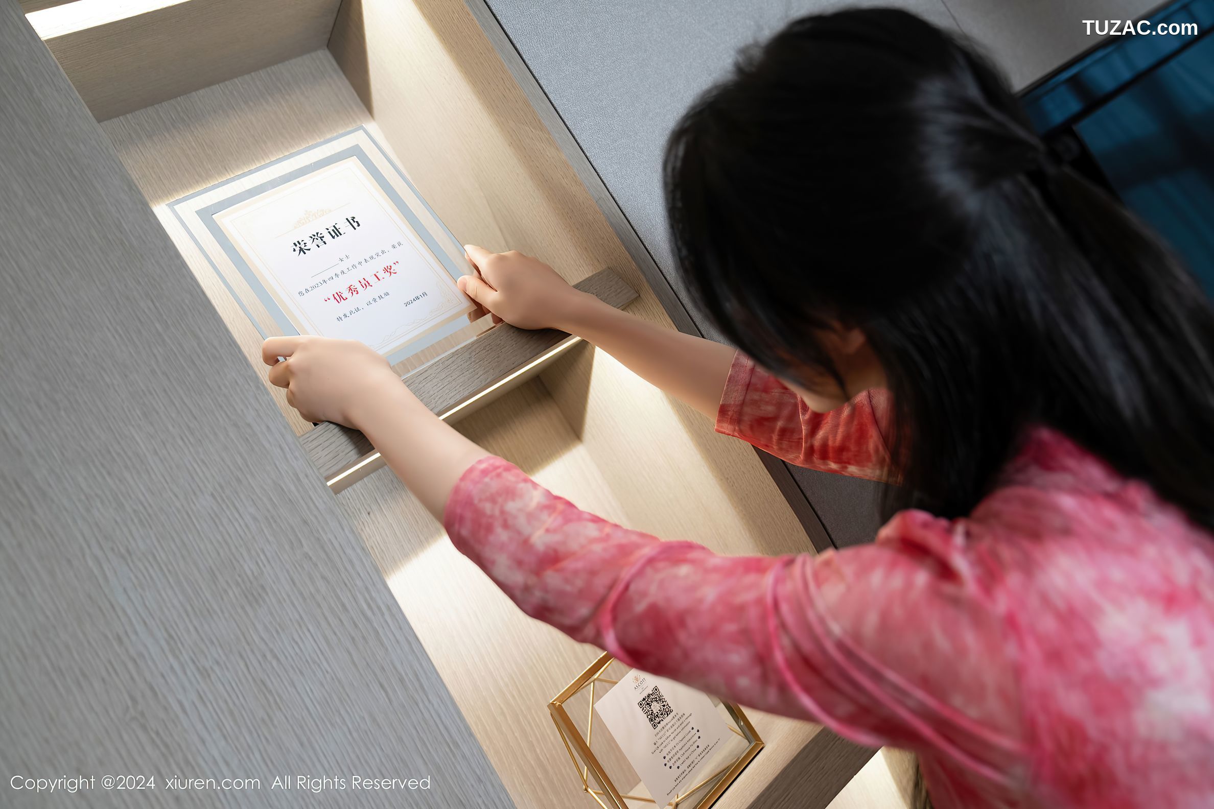 XiuRen秀人网-8269-利世-优秀员工-粉红衫黑短裙黑丝-2024.03.21