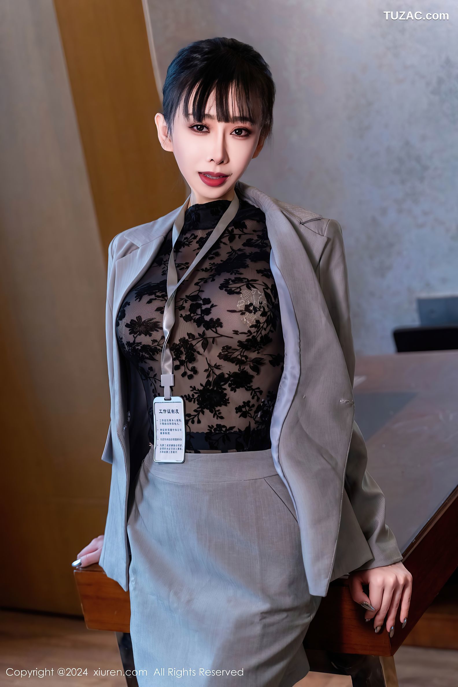 XiuRen秀人网-8290-宝宝甜-灰色OL裙装黑丝黑蕾丝情趣内衣爆乳2024.03.26