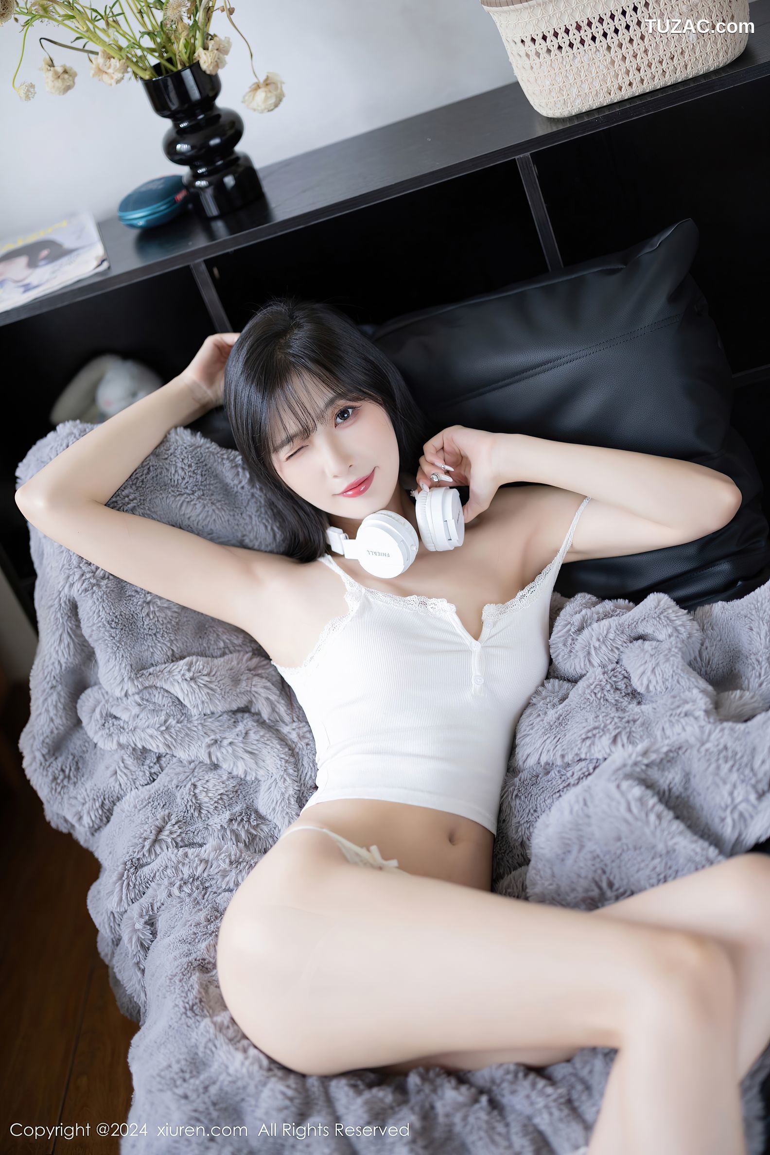 XiuRen秀人网-8307-林星阑-哈尔滨旅拍-雪景白色民国风针织连衣裙白色内衣-2024.03.28