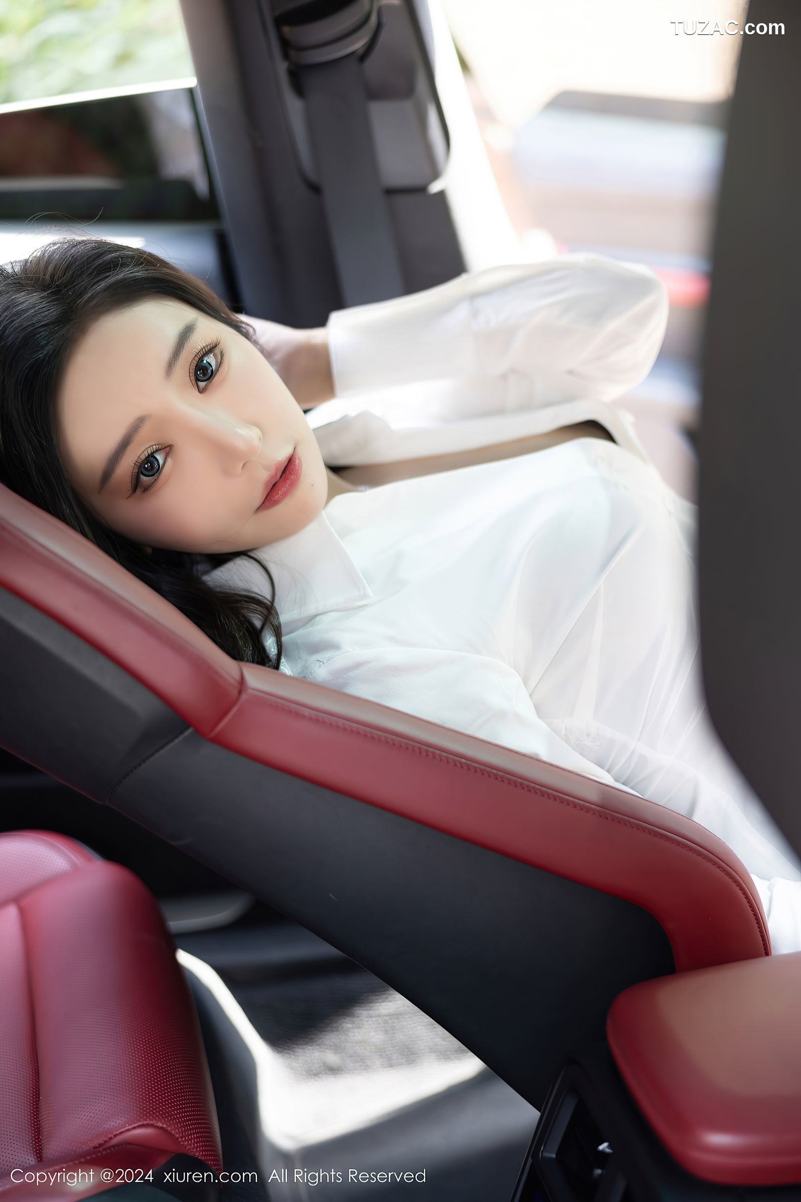 XiuRen秀人网-8314-王馨瑶yanni-哈尔滨旅拍-香车美女白衬衫黑短裙黑丝透视内衣-2024.03.29