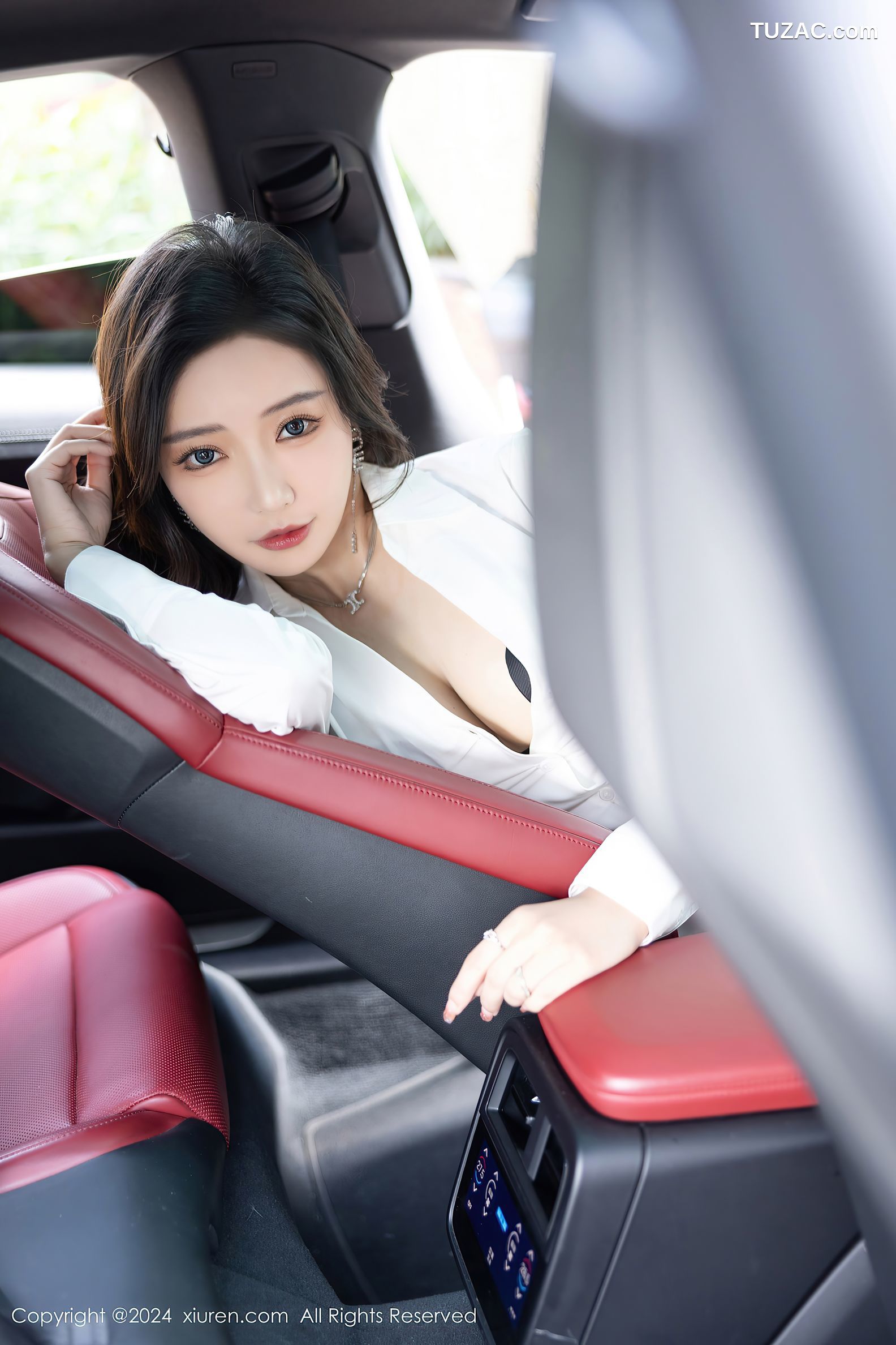 XiuRen秀人网-8314-王馨瑶yanni-哈尔滨旅拍-香车美女白衬衫黑短裙黑丝透视内衣-2024.03.29