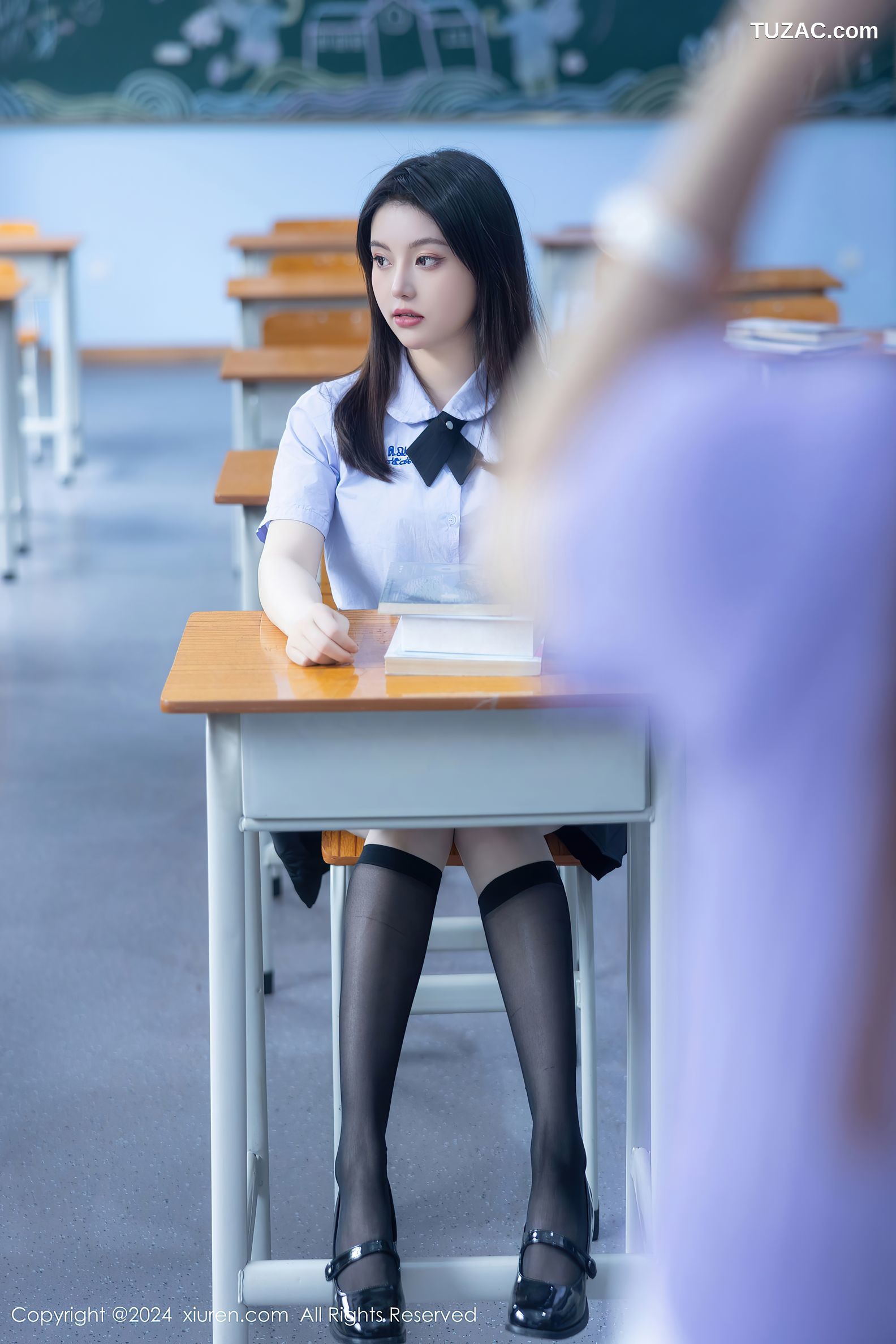 XiuRen秀人网-8319-豆瓣酱-龙雪儿-模特合集-师生姐妹花教室黑丝露出-2024.03.29