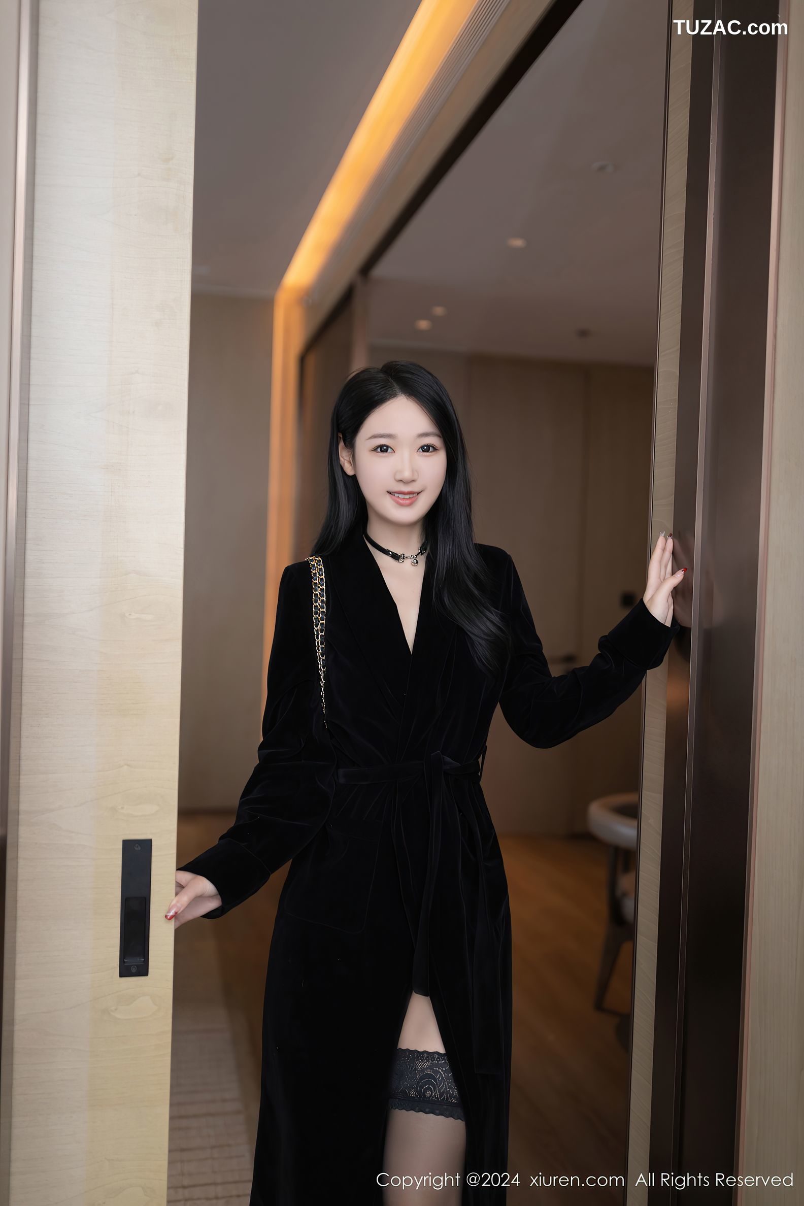 XiuRen秀人网-8326-唐安琪-黑色大衣黑薄纱情趣内衣黑丝-2024.04.01