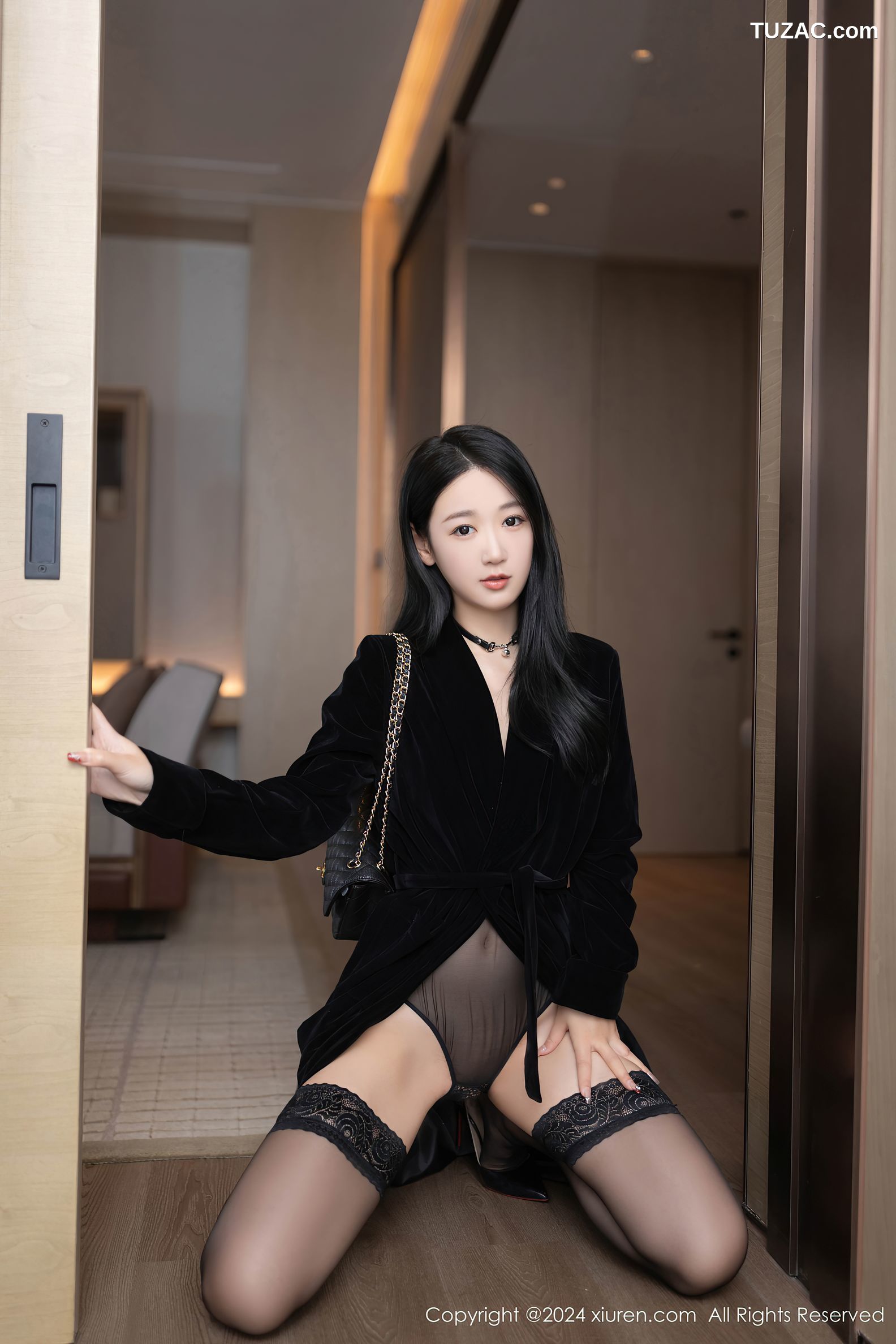 XiuRen秀人网-8326-唐安琪-黑色大衣黑薄纱情趣内衣黑丝-2024.04.01