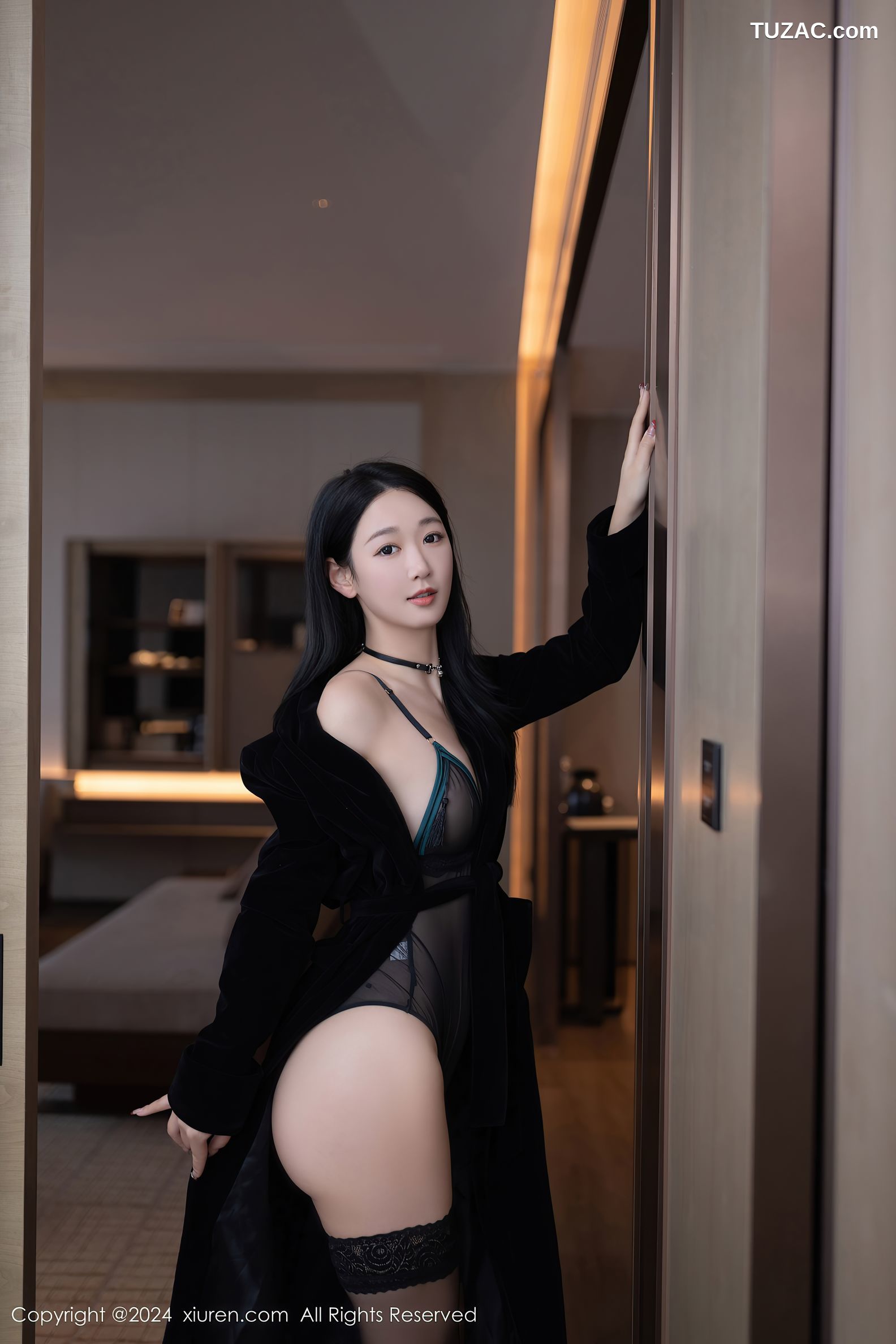 XiuRen秀人网-8326-唐安琪-黑色大衣黑薄纱情趣内衣黑丝-2024.04.01