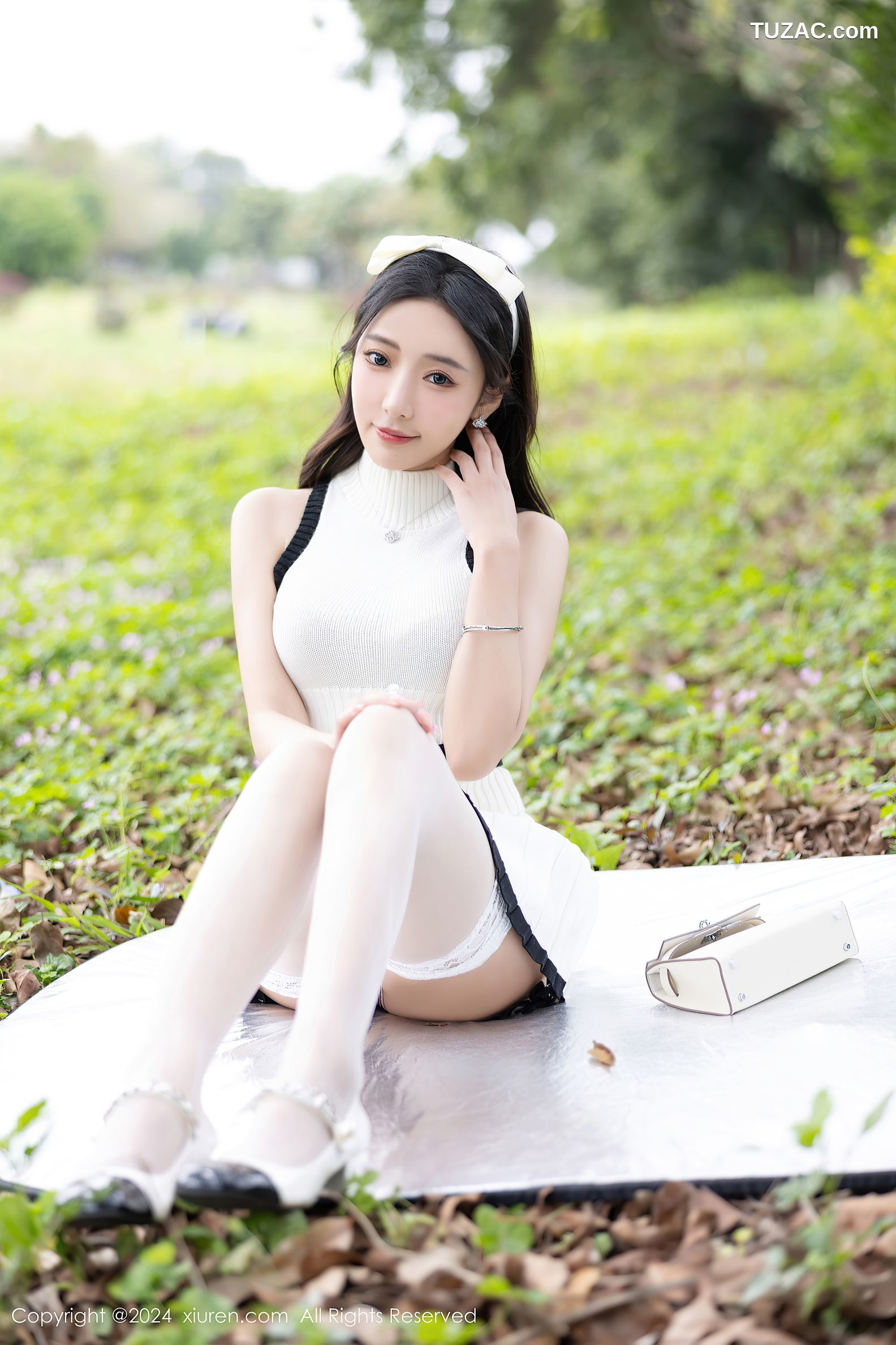 XiuRen秀人网-8334-王馨瑶yanni-哈尔滨旅拍-青纯无袖连衣短裙淡紫内衣-2024.04.02