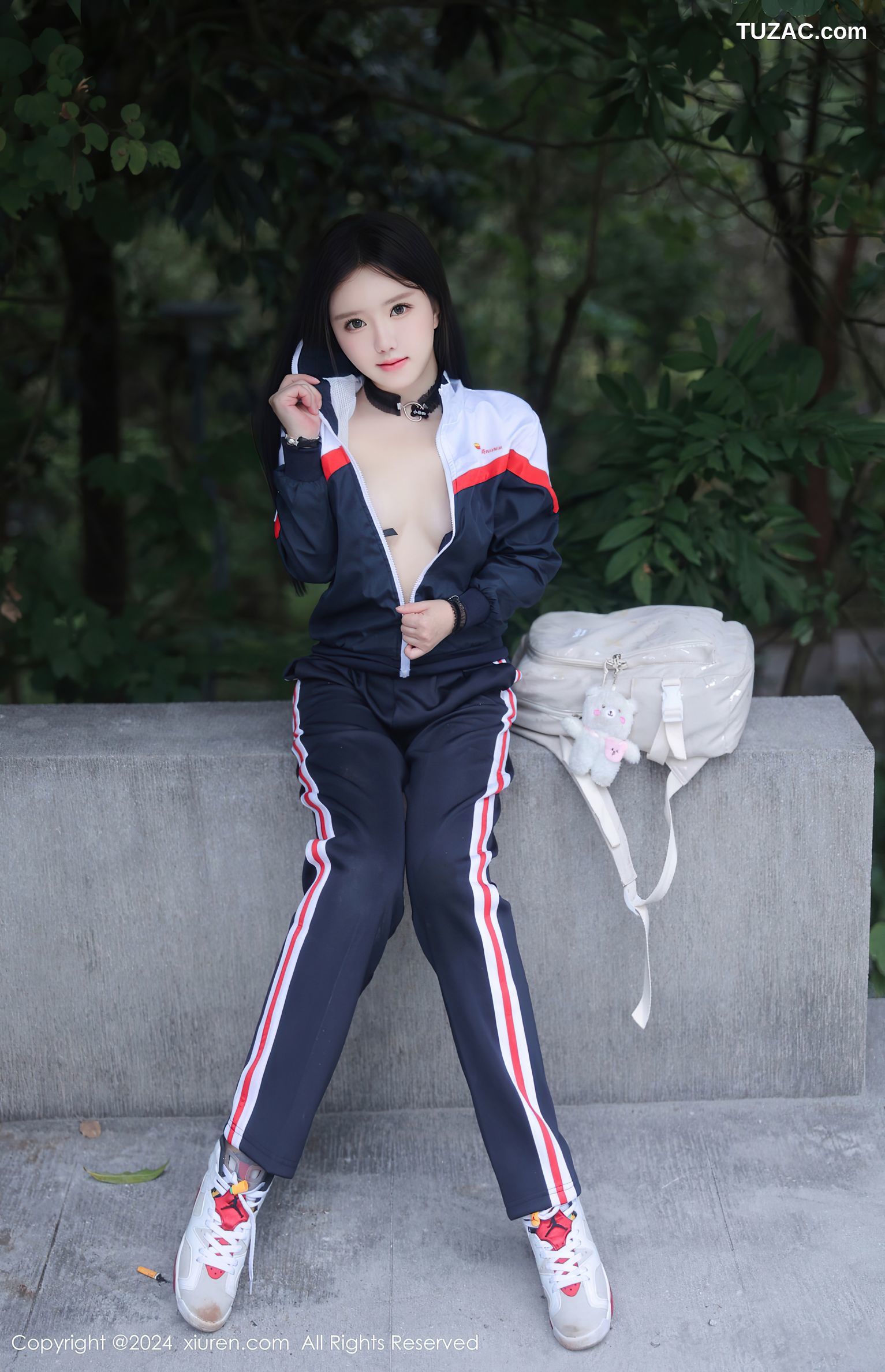 XiuRen秀人网-8335-小薯条nienie-澳门旅拍-灰白学生运动装爆乳调教-2024.04.02