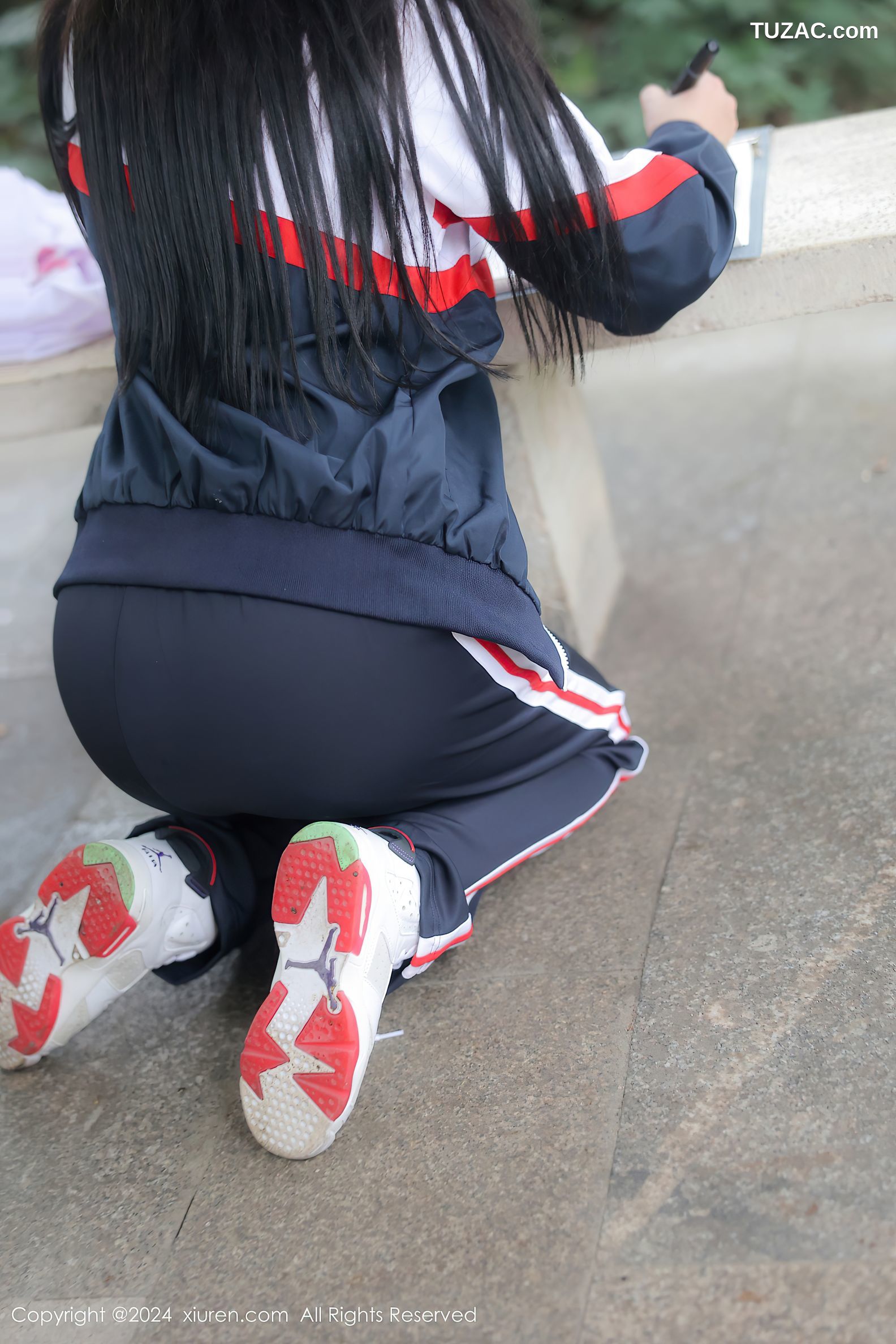 XiuRen秀人网-8335-小薯条nienie-澳门旅拍-灰白学生运动装爆乳调教-2024.04.02