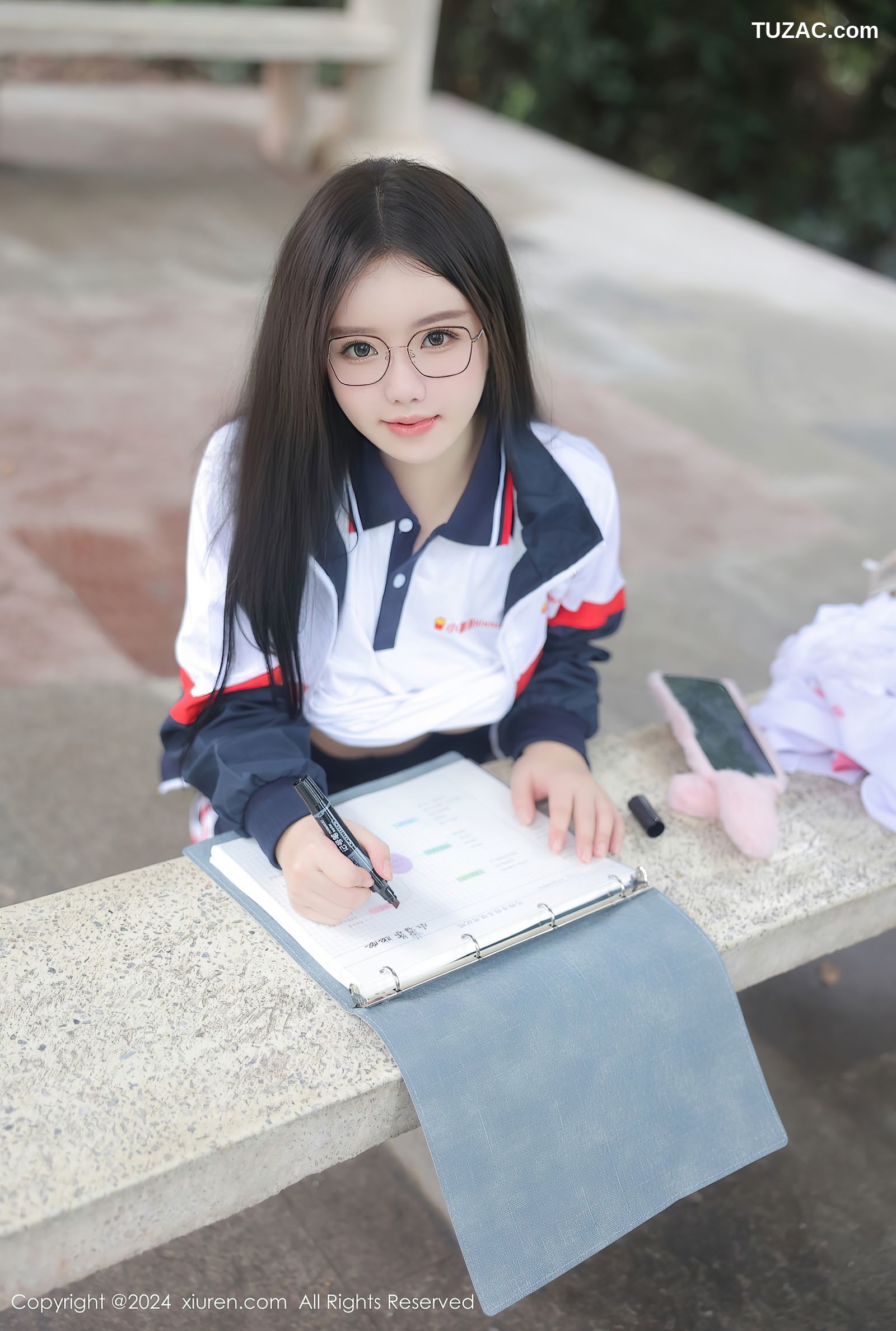 XiuRen秀人网-8335-小薯条nienie-澳门旅拍-灰白学生运动装爆乳调教-2024.04.02