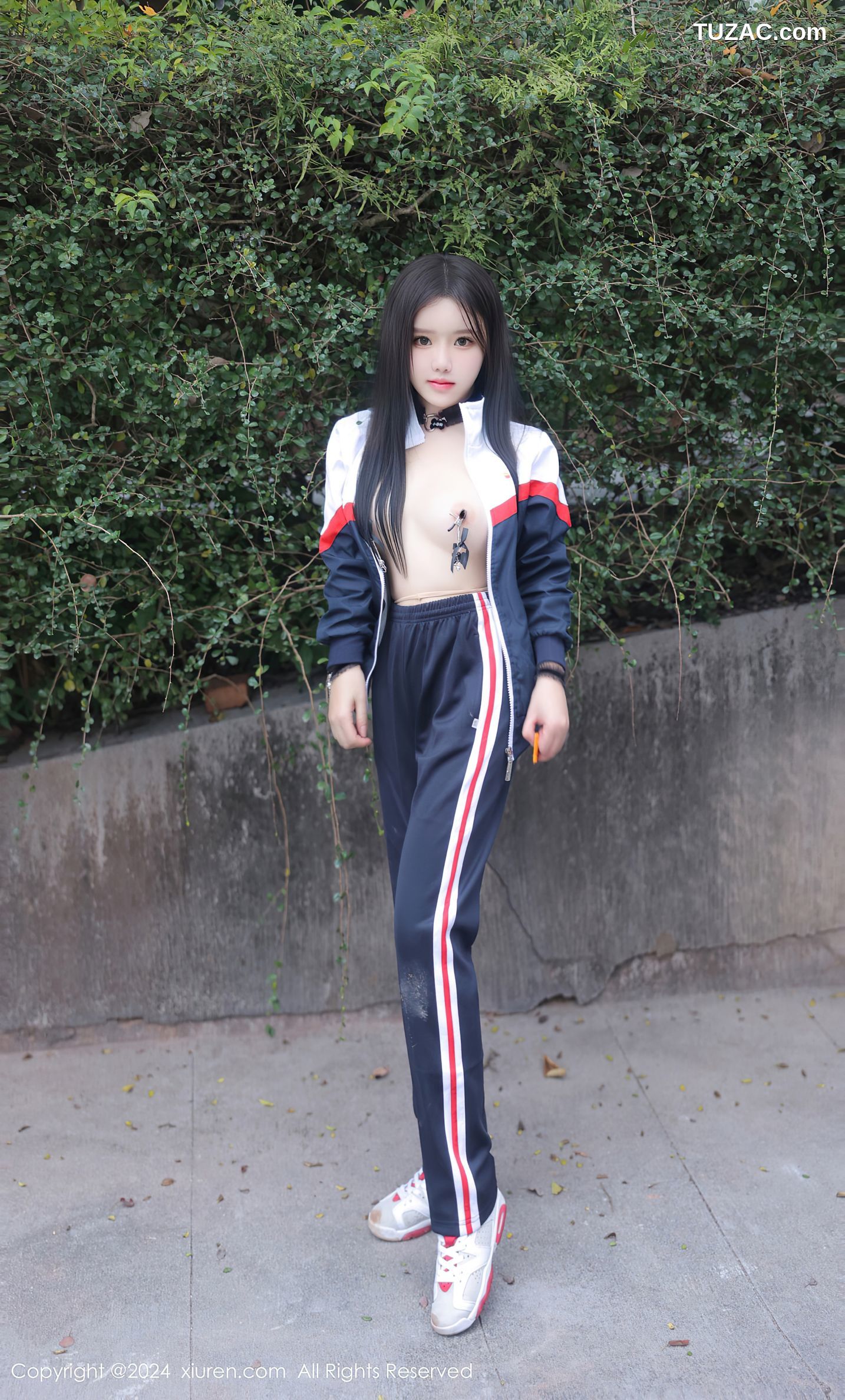 XiuRen秀人网-8335-小薯条nienie-澳门旅拍-灰白学生运动装爆乳调教-2024.04.02