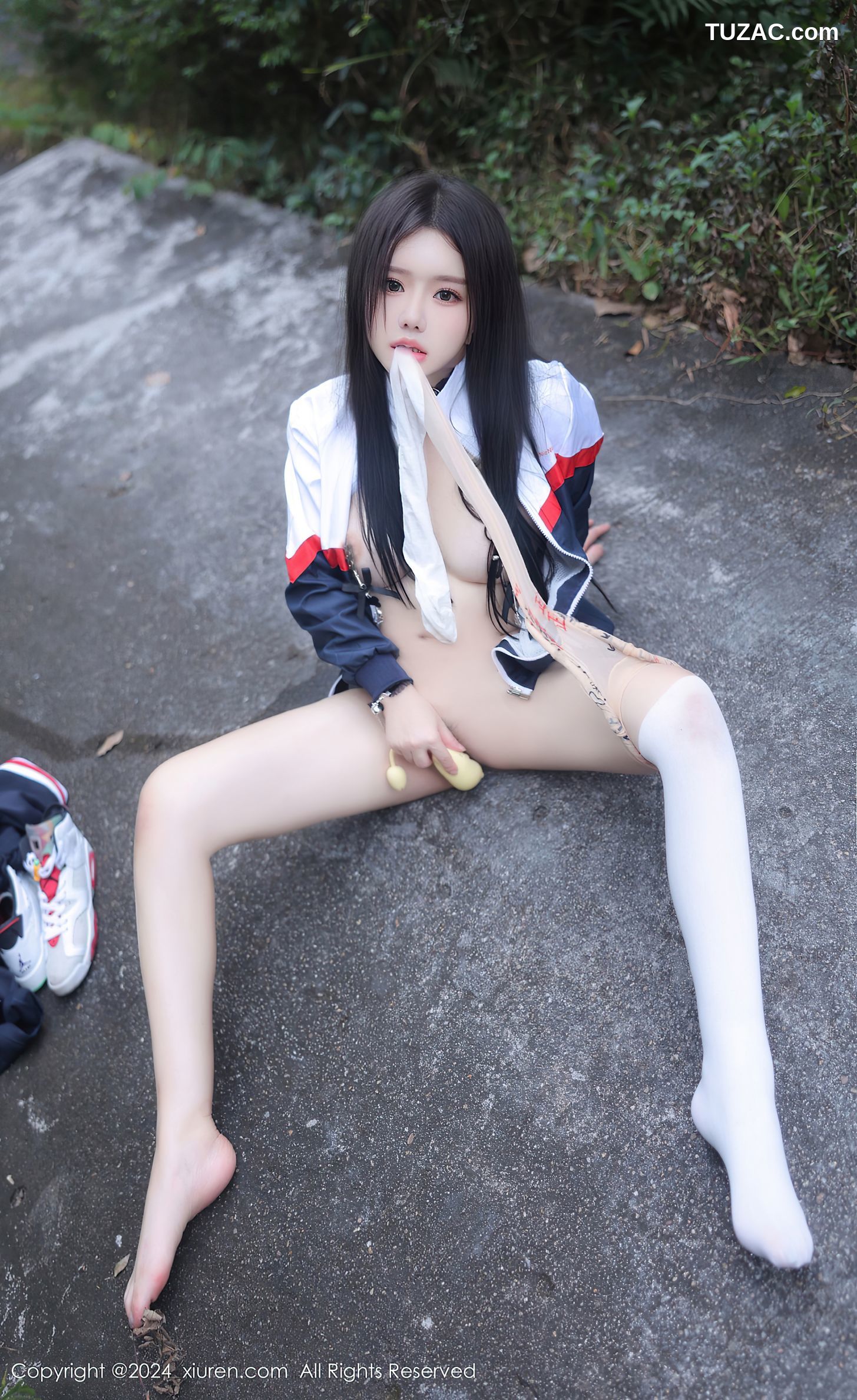 XiuRen秀人网-8335-小薯条nienie-澳门旅拍-灰白学生运动装爆乳调教-2024.04.02