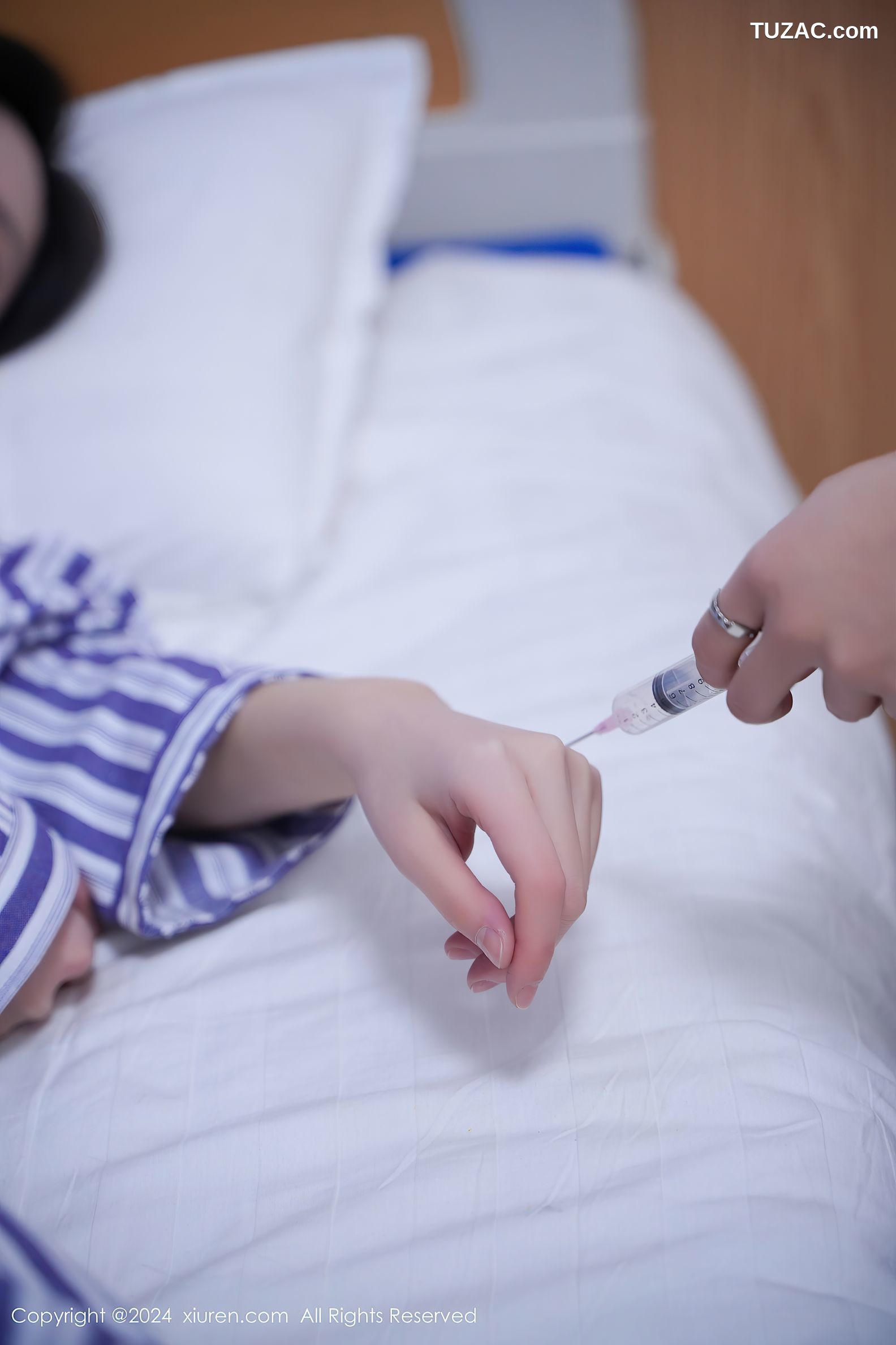 XiuRen秀人网-8346-Carol周妍希X-场景拍摄女患者角色扮演豹纹内裤爆乳-2024.04.07