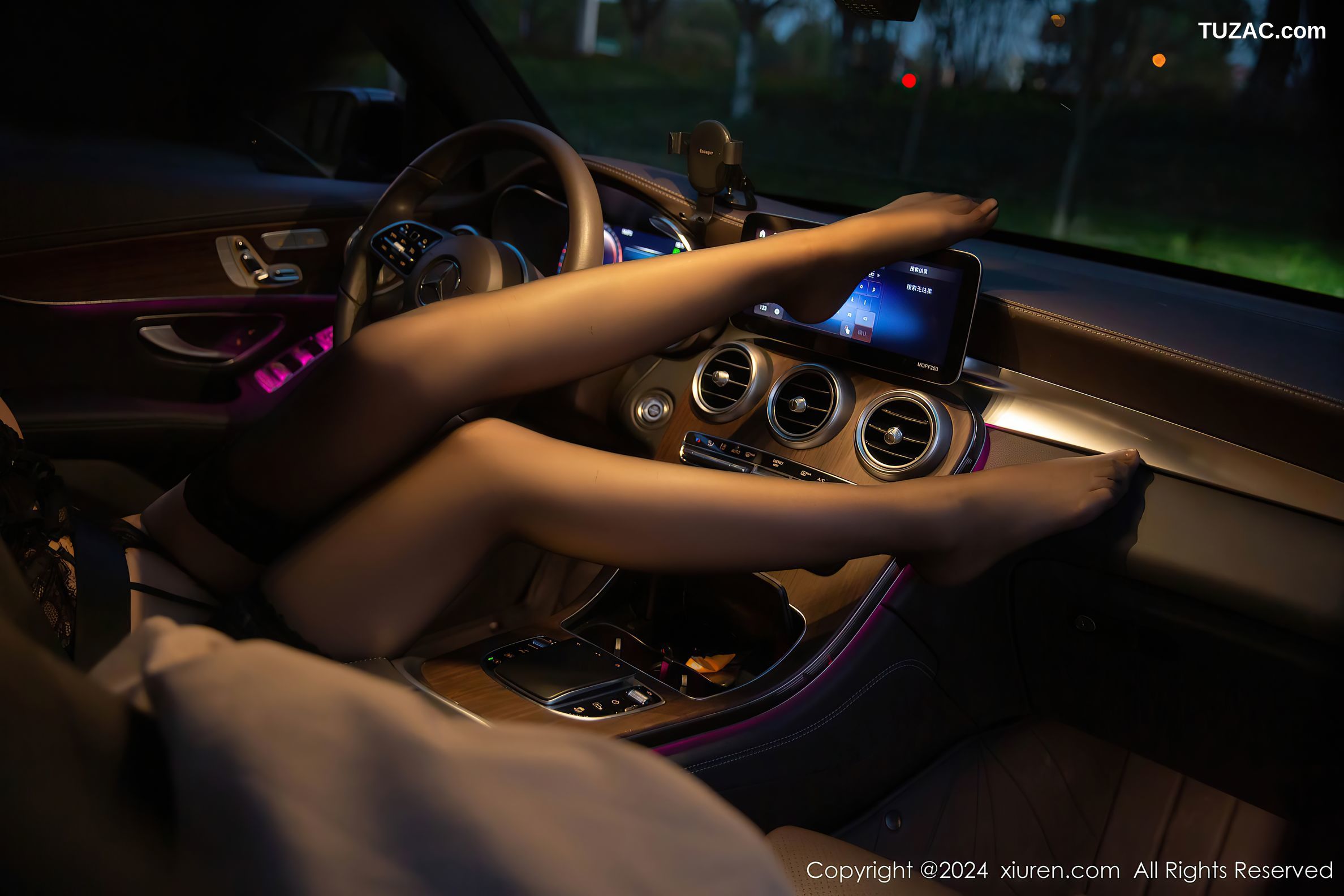 XiuRen秀人网-8371-绮里嘉ula-顺风车场景-大衣下黑色情趣内衣黑丝爆乳-2024.04.10