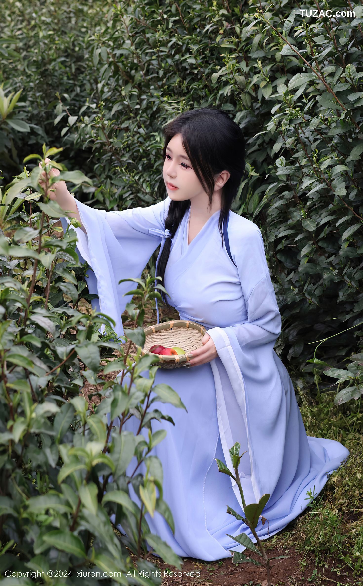 XiuRen秀人网-8386-小薯条nienie-九尾狐剧情-浅蓝汉服-荷绿薄纱裙肚兜-2024.04.12