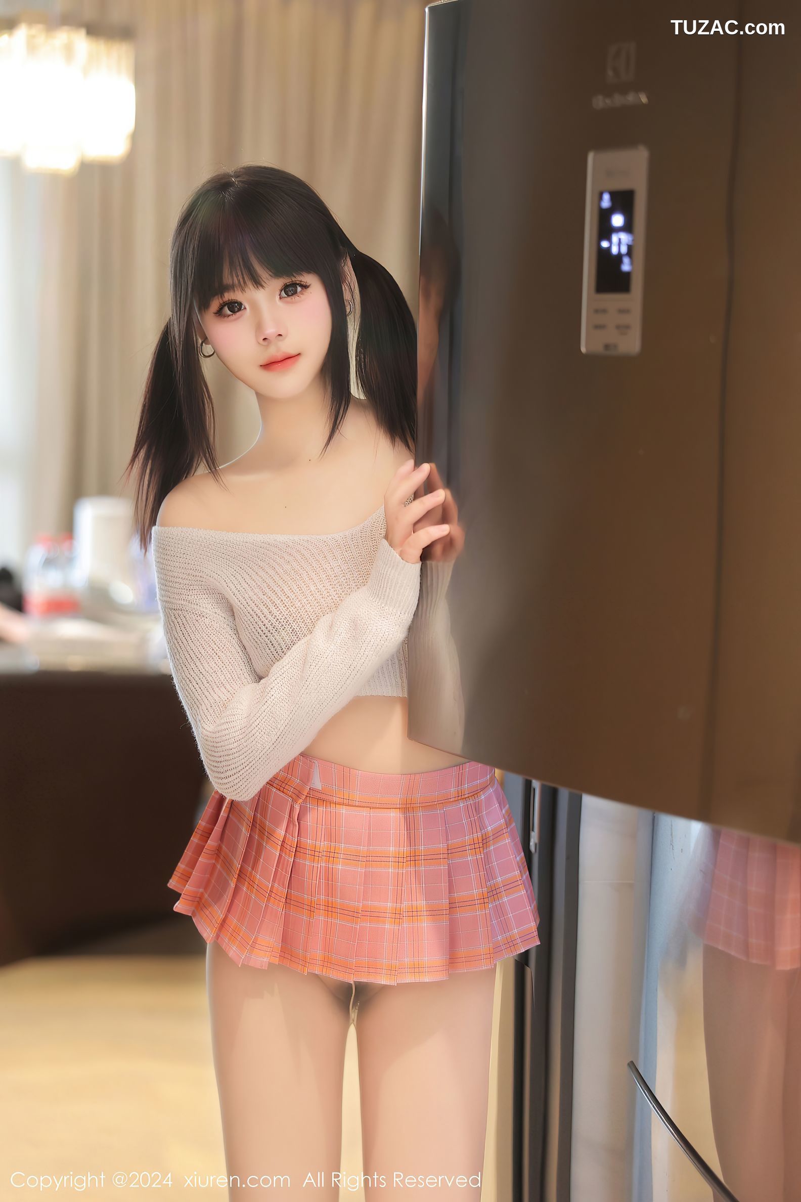 XiuRen秀人网-8404-徐若兮-白色针织T橘色齐B百褶短裙肉丝爆乳-2024.04.17