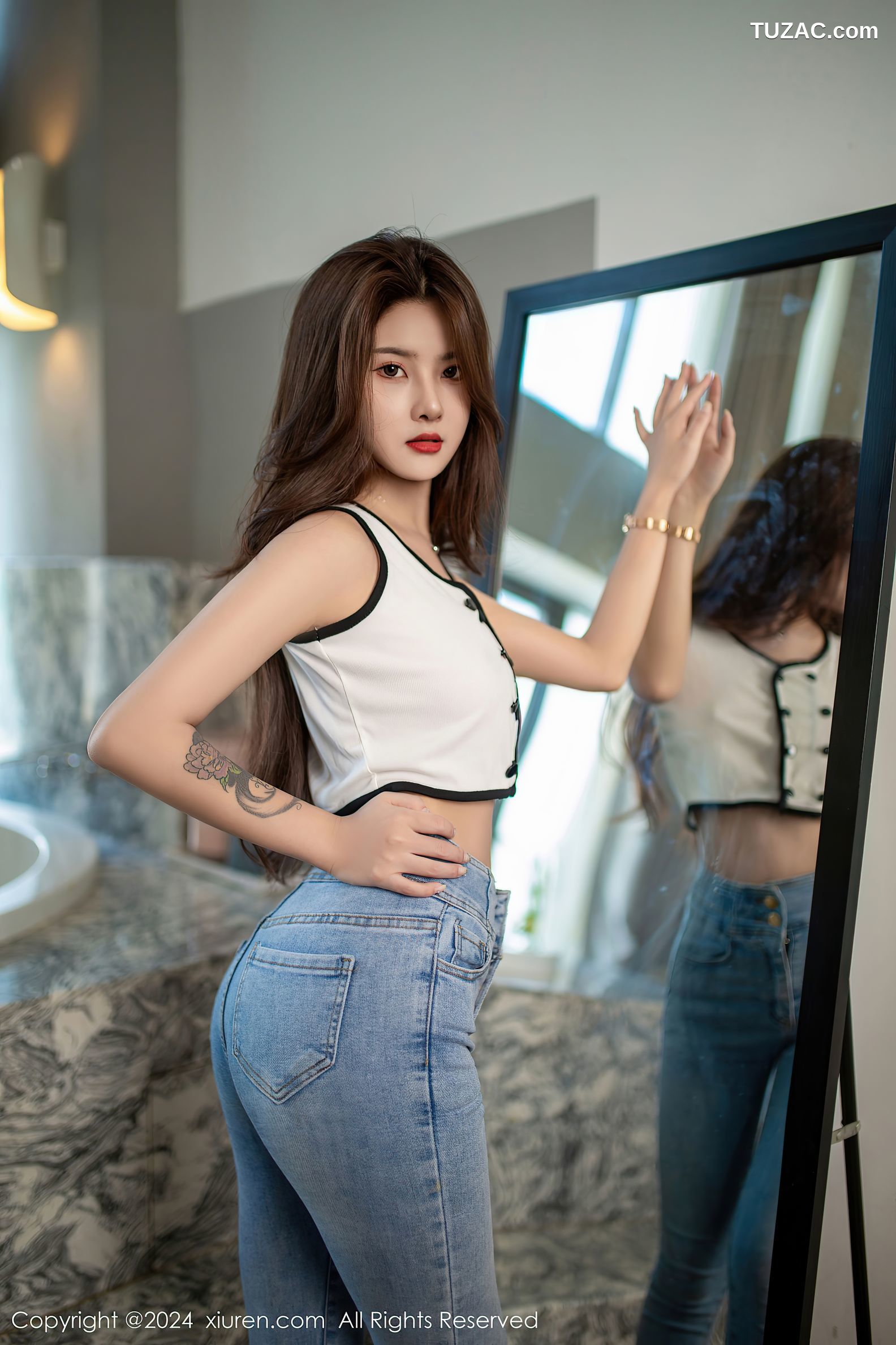 XiuRen秀人网-8410-仙女爱自由-白背心牛仔裤-浅粉蕾丝睡裙-2024.04.18