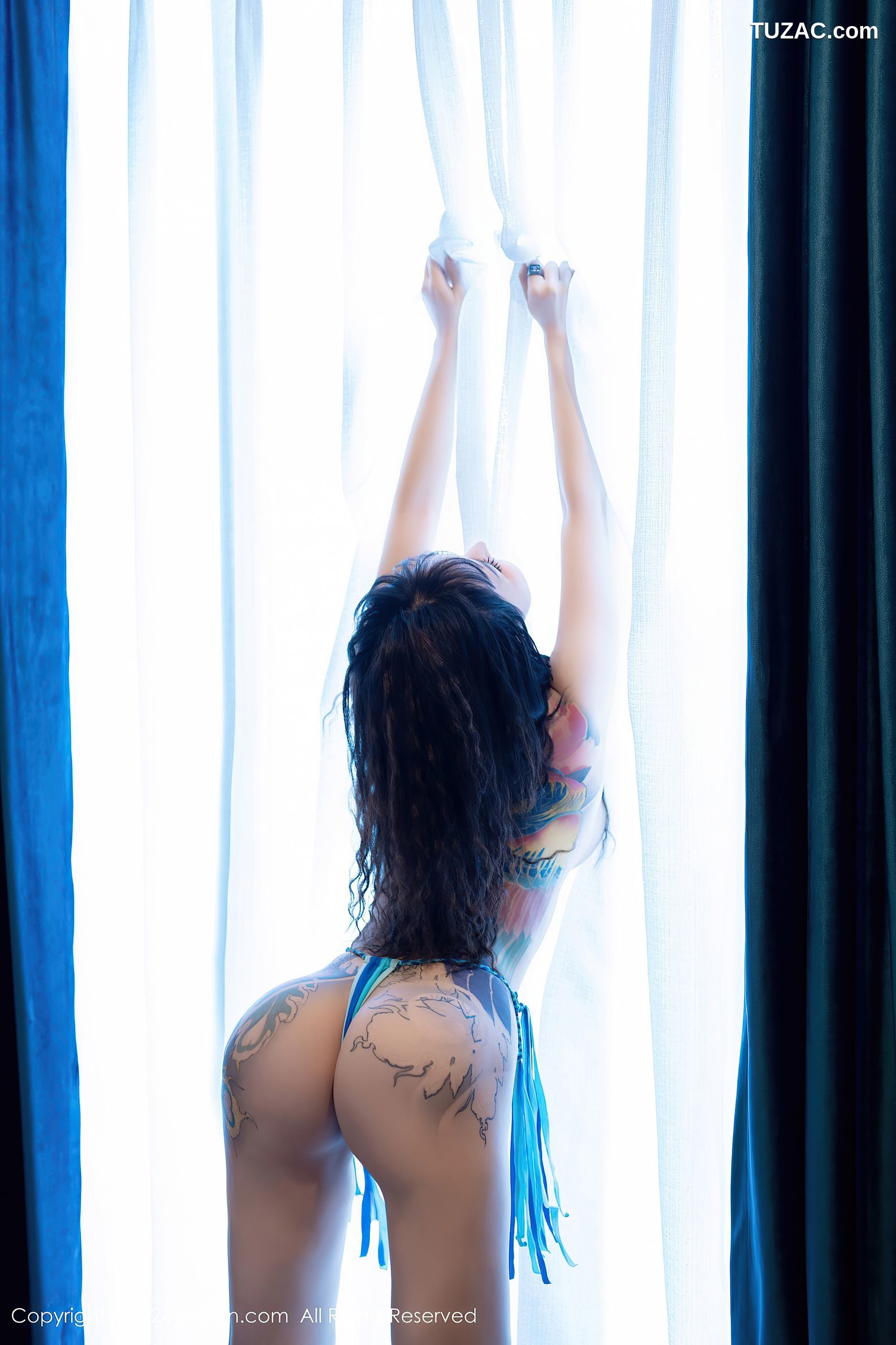 XiuRen秀人网-8460-文静儿-黑色大衣蓝色比基尼爆乳-2024.04.28