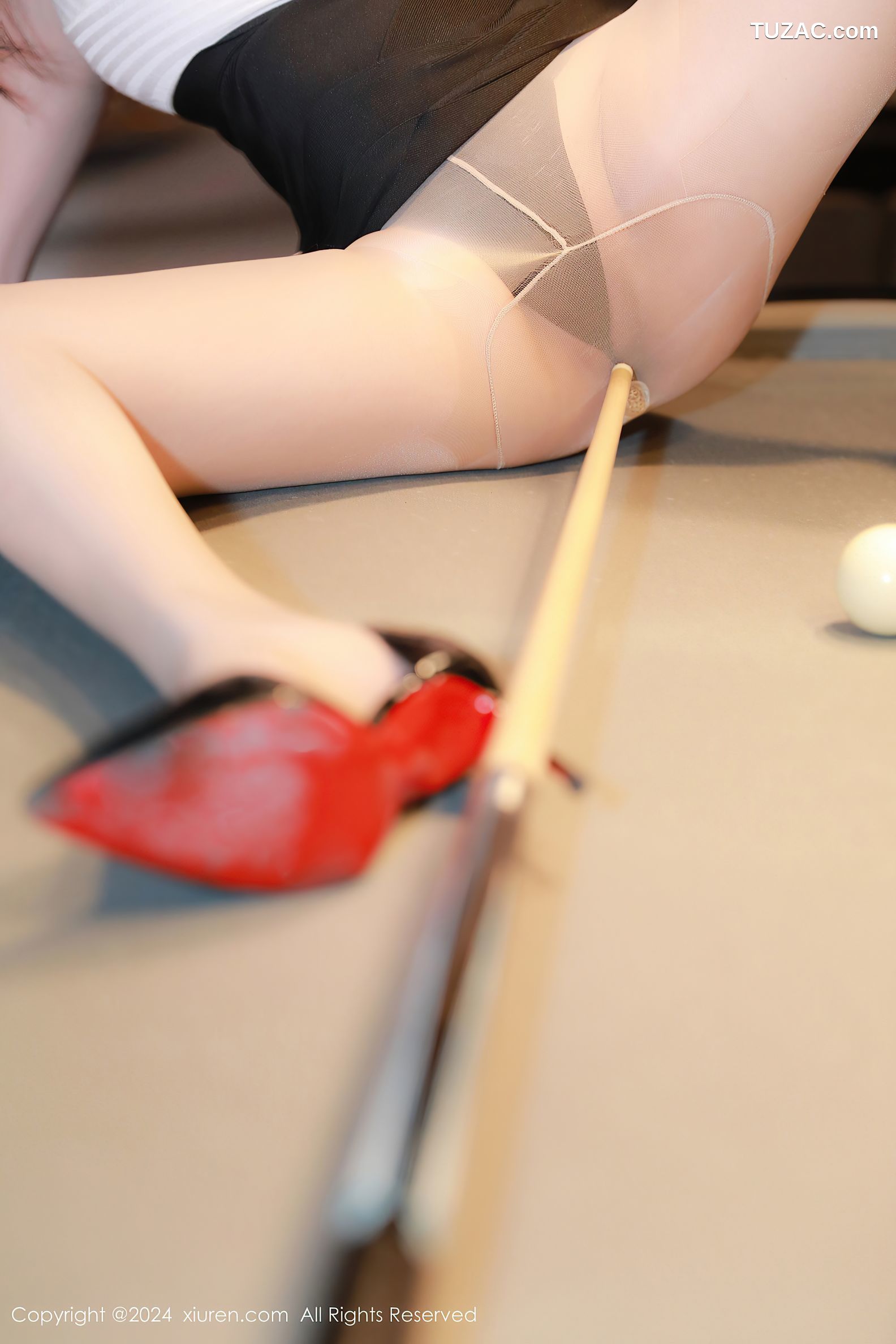 XiuRen秀人网-8505-王婉悠Queen-台球场景白T黑短裙肉丝爆乳肛塞-2024.05.09