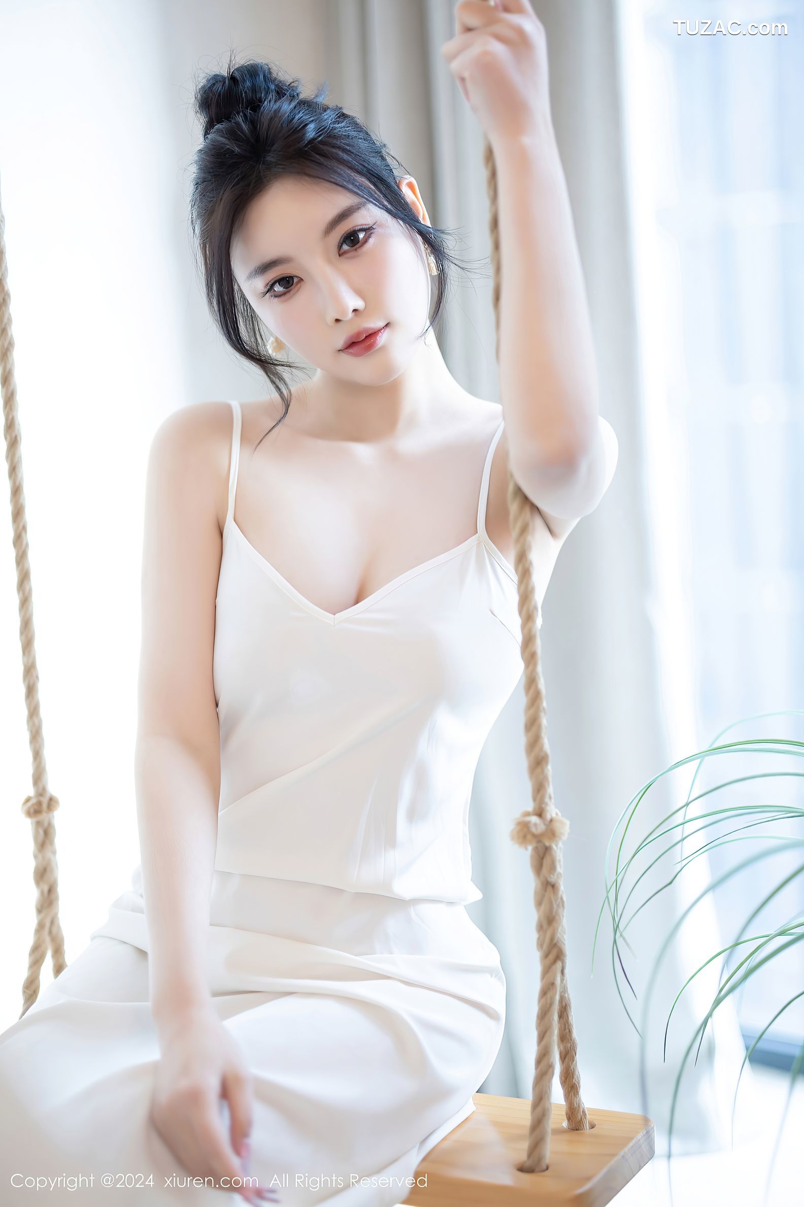 XiuRen秀人网-8538-杨晨晨Yome-白色吊带长裙白色丝袜-2024.05.14