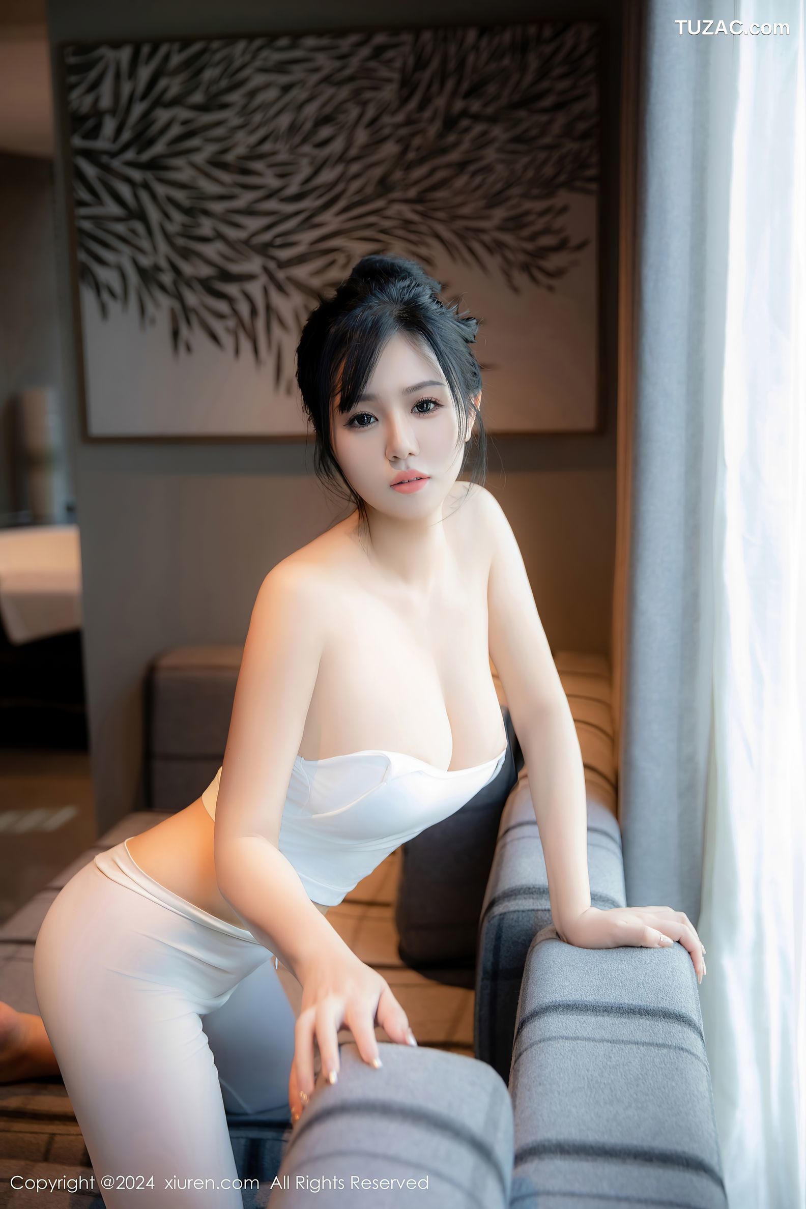 XiuRen秀人网-8575-金小依-白色运动吊带背心瑜伽裤爆乳-2024.05.21