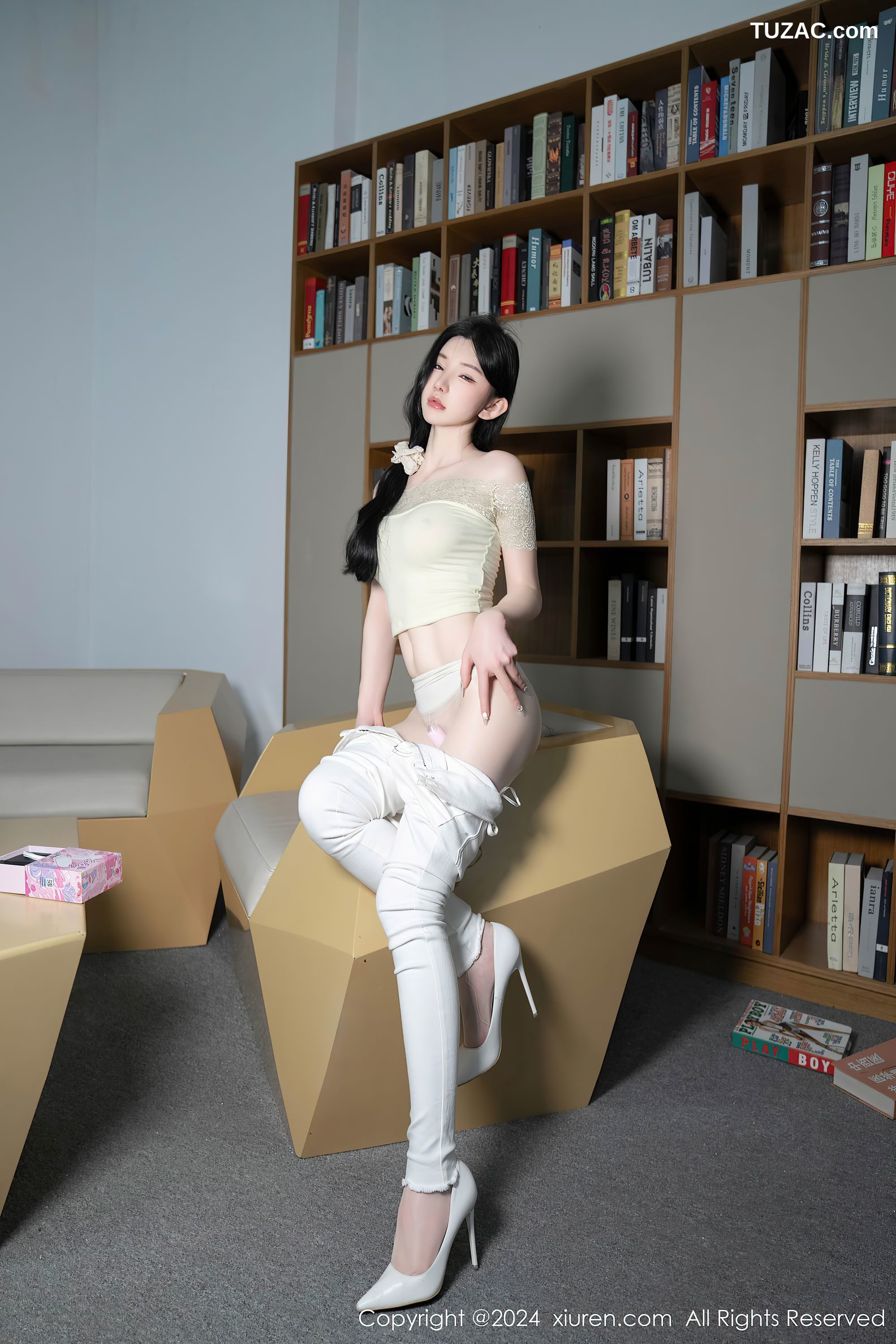 XiuRen秀人网-8633-周于希Sally-长白山旅拍-《图书馆隐秘的角落》-浅绿T白牛仔裤自慰-2024.05.31