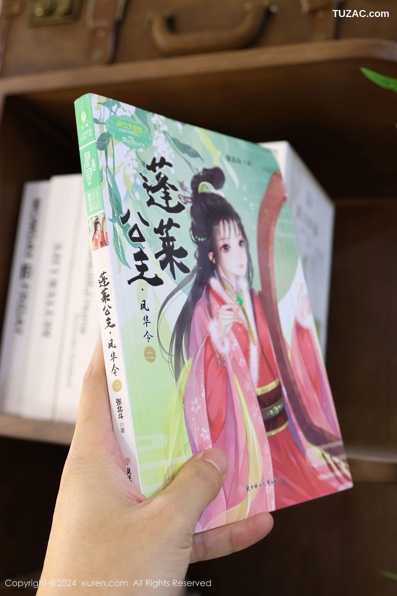 XiuRen秀人网-8637-小薯条nienie-图书馆场景-白衬衫格子裙学妹黑丝爆乳-2024.05.31