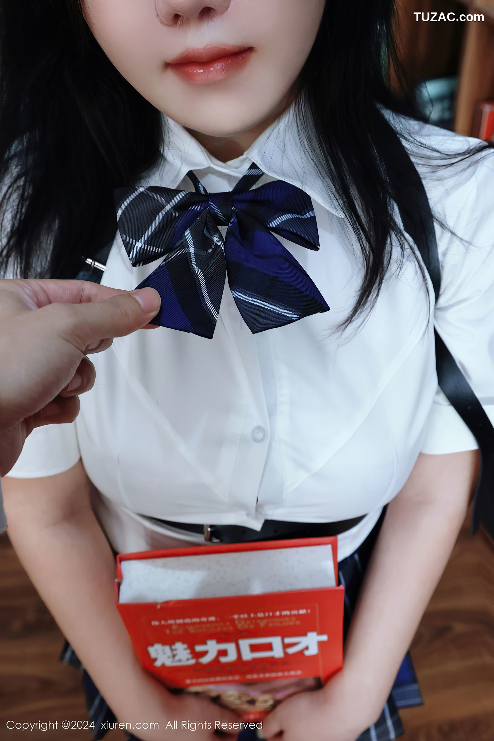 XiuRen秀人网-8637-小薯条nienie-图书馆场景-白衬衫格子裙学妹黑丝爆乳-2024.05.31