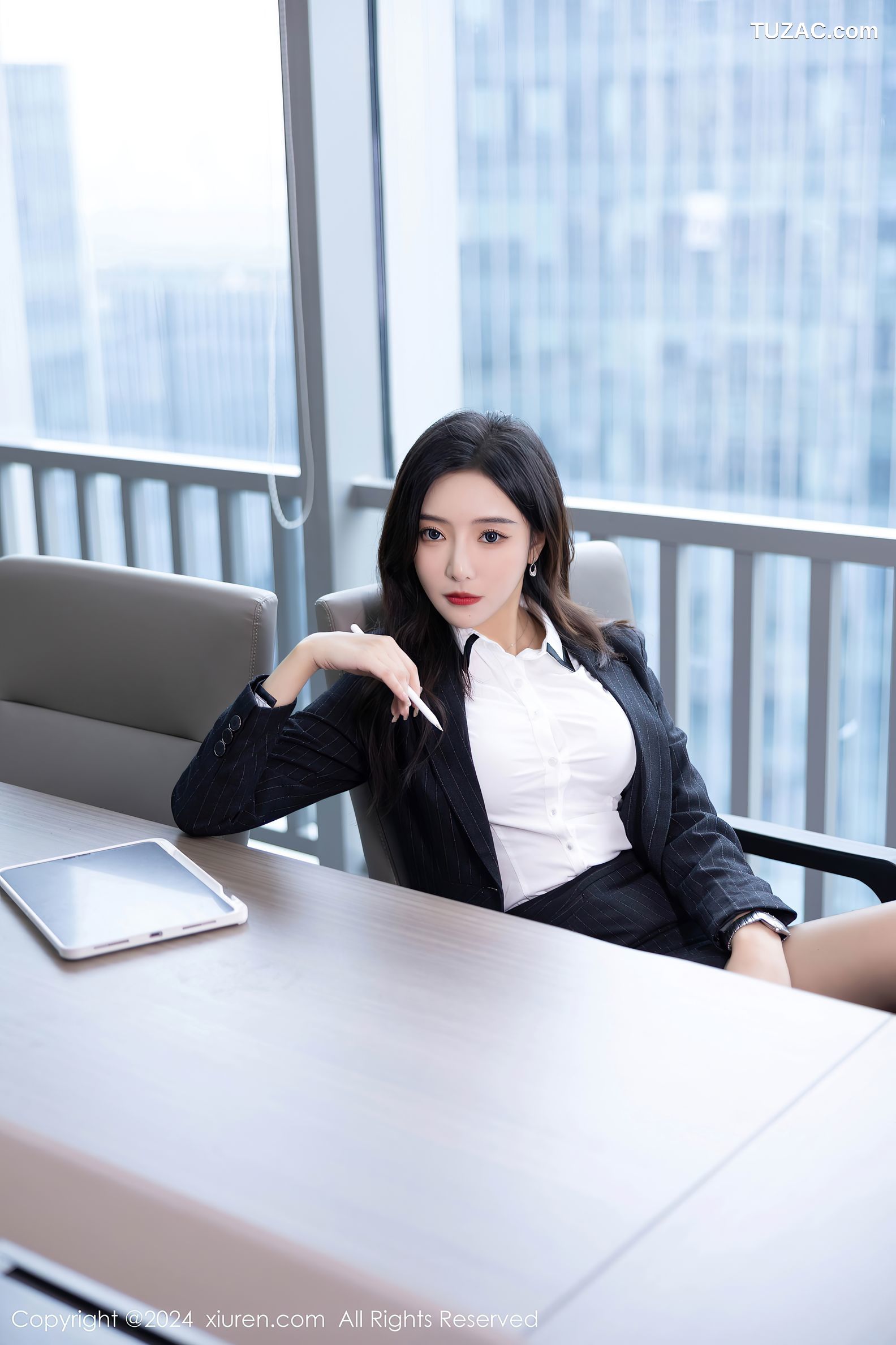 XiuRen秀人网-8656-王馨瑶yanni-OL黑色裙装黑丝淡紫内衣-2024.06.05