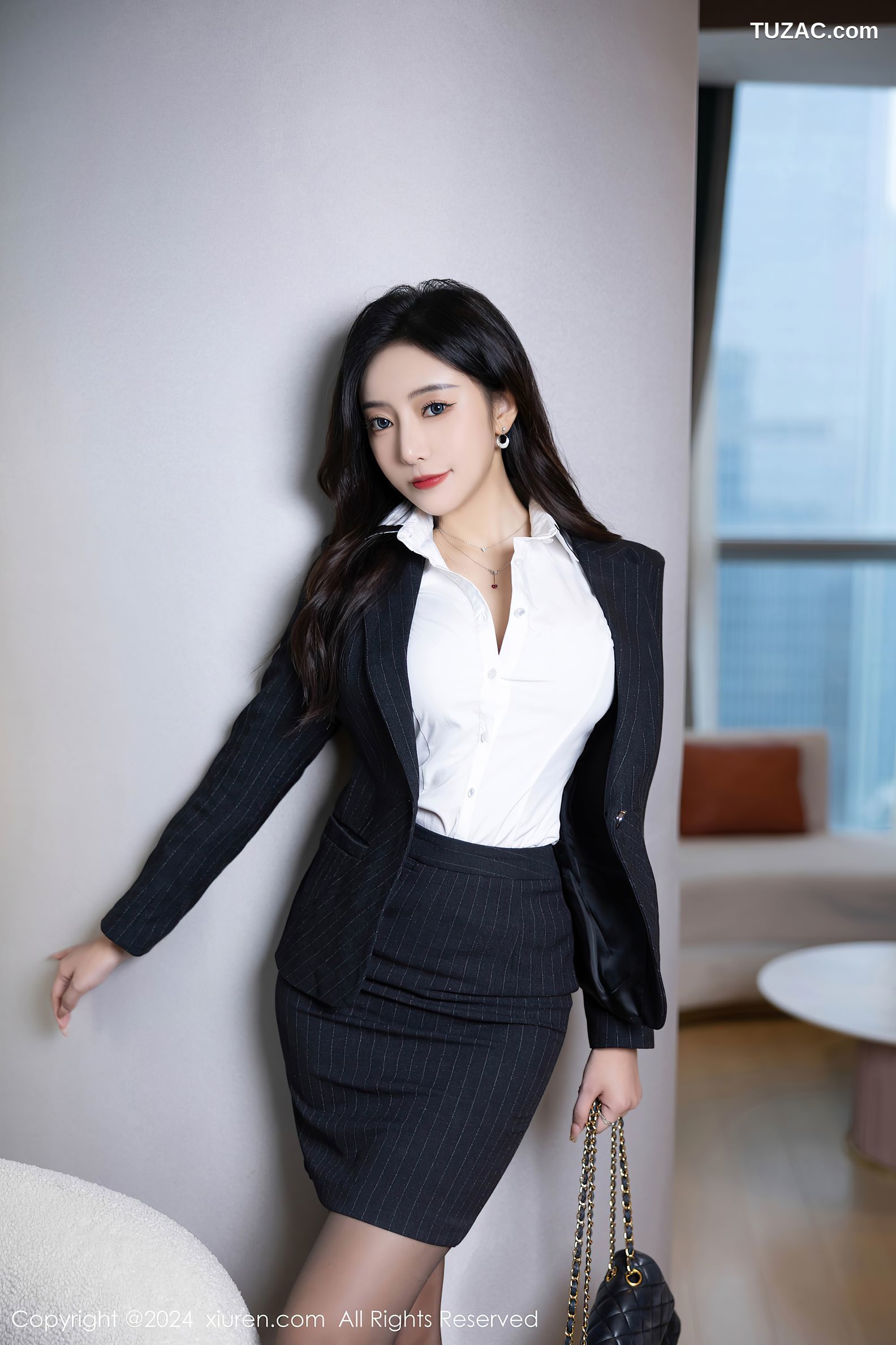 XiuRen秀人网-8656-王馨瑶yanni-OL黑色裙装黑丝淡紫内衣-2024.06.05