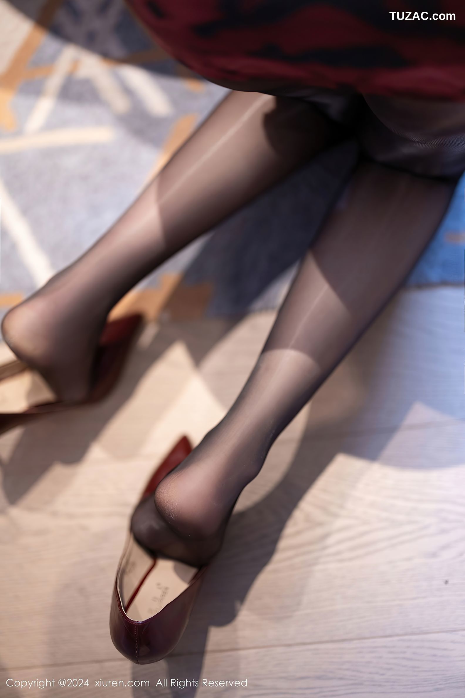 XiuRen秀人网-8664-徐莉芝Booty-酒红色抹胸连衣短裙黑丝-2024.06.06