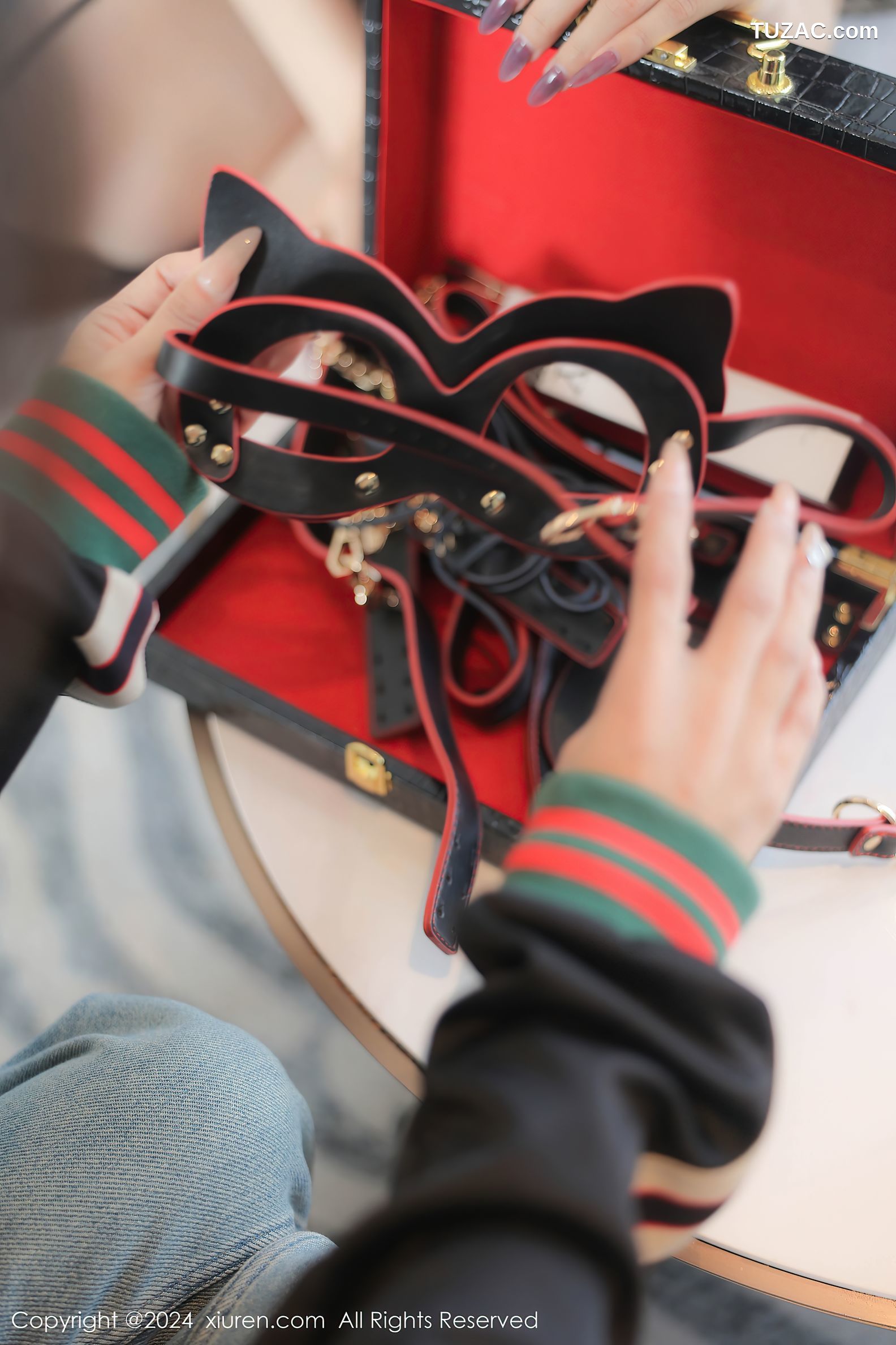 XiuRen秀人网-8668-周周不吃香菜-模特合集-黑色情趣内衣激情互动-2024.06.07