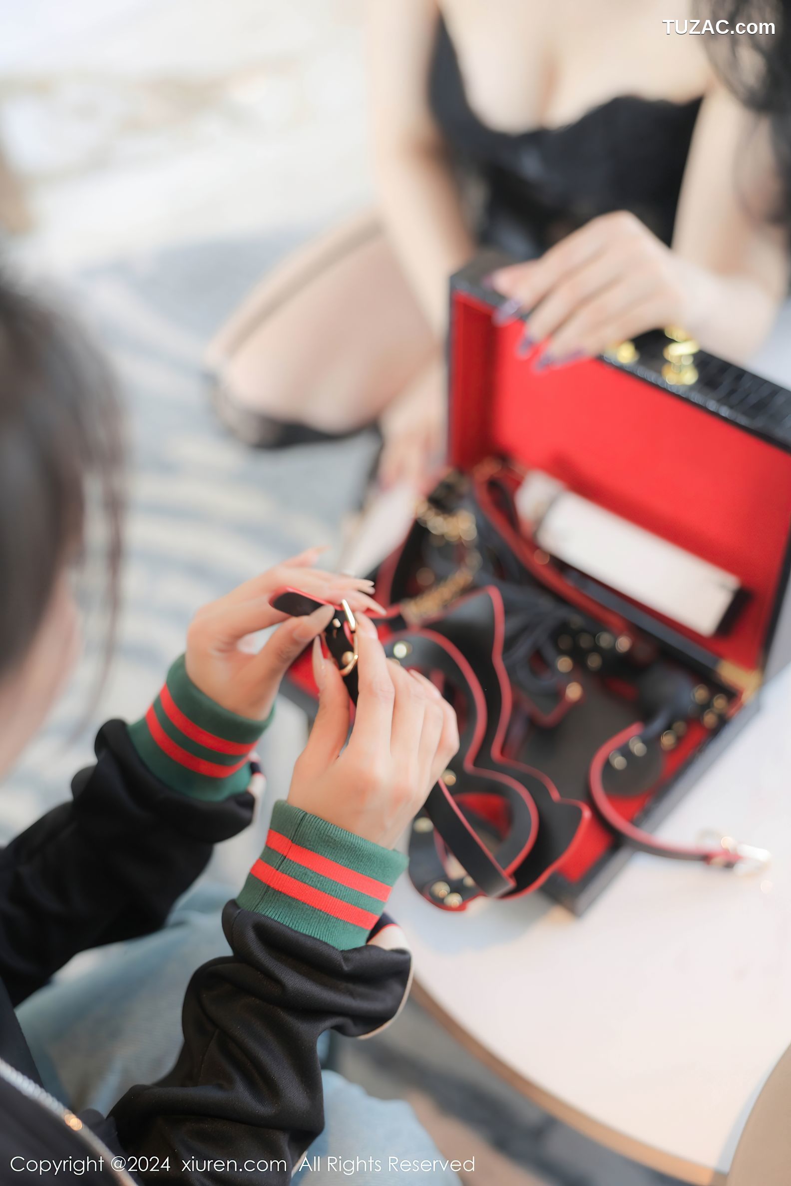 XiuRen秀人网-8668-周周不吃香菜-模特合集-黑色情趣内衣激情互动-2024.06.07