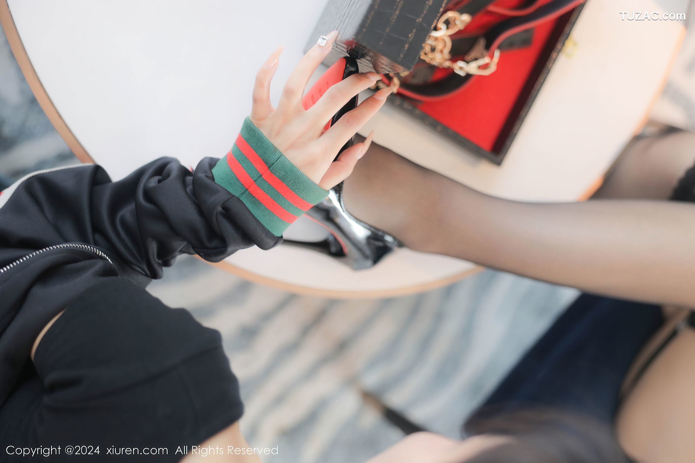 XiuRen秀人网-8668-周周不吃香菜-模特合集-黑色情趣内衣激情互动-2024.06.07