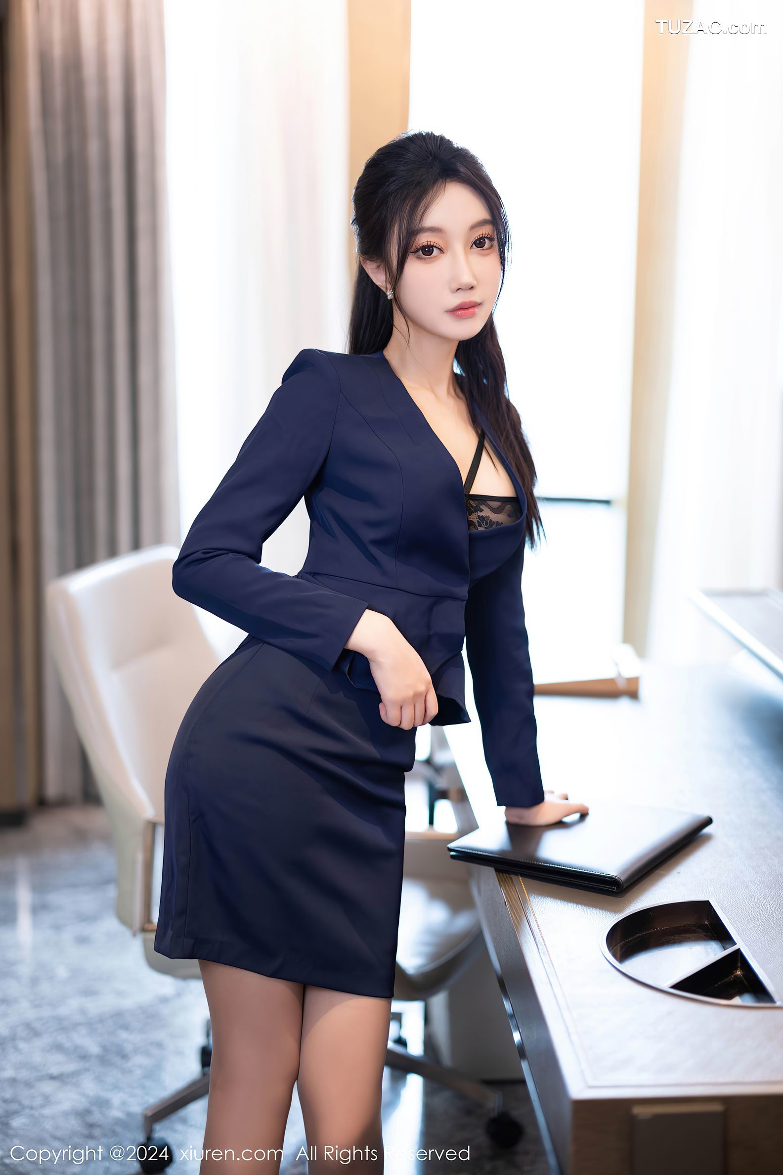 XiuRen秀人网-8669-玥儿玥-哈尔滨旅拍-OL深蓝裙装黑色蕾丝内衣-2024.06.07