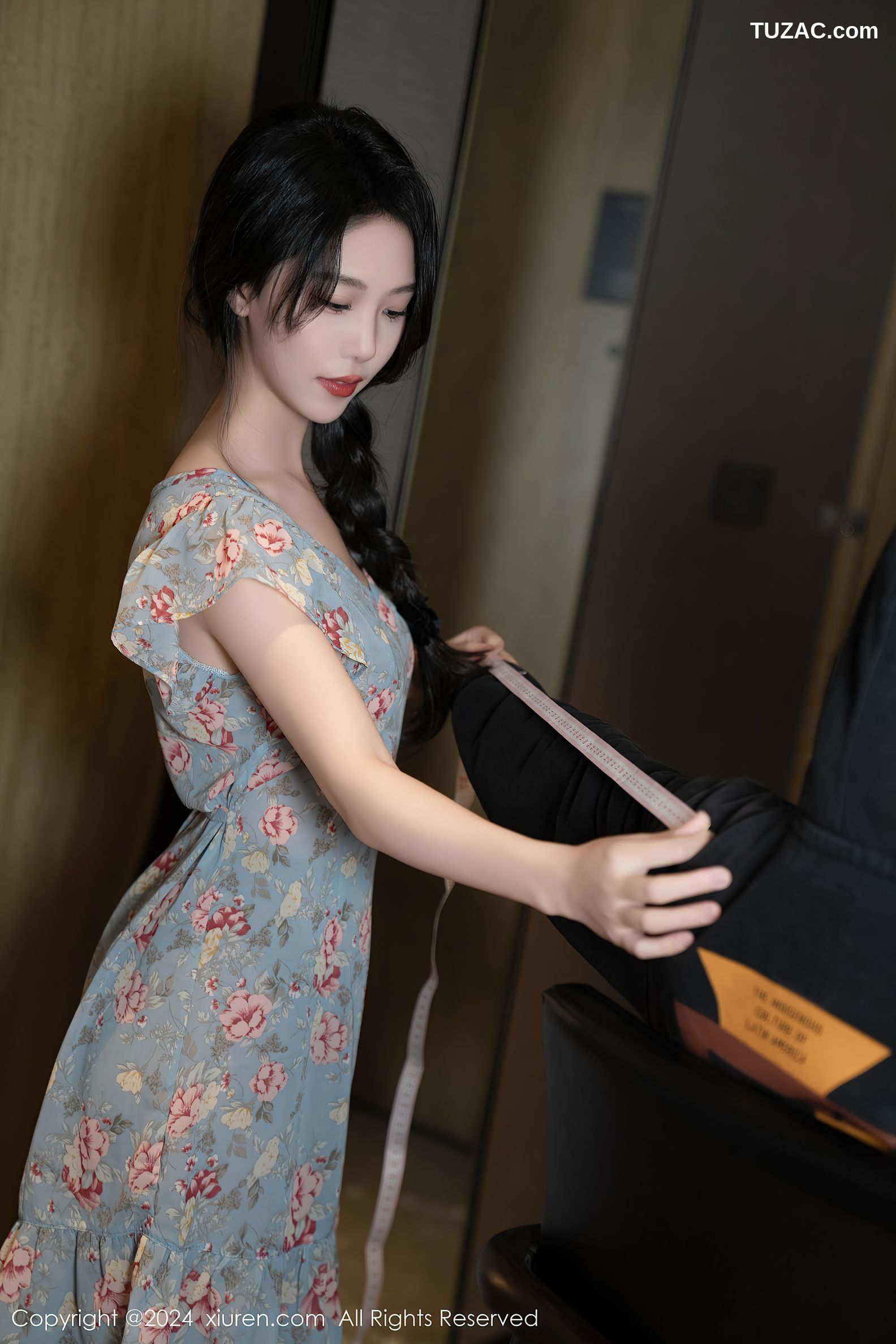 XiuRen秀人网-8704-利世-灰色红花轻薄连衣短裙灰丝-2024.06.14