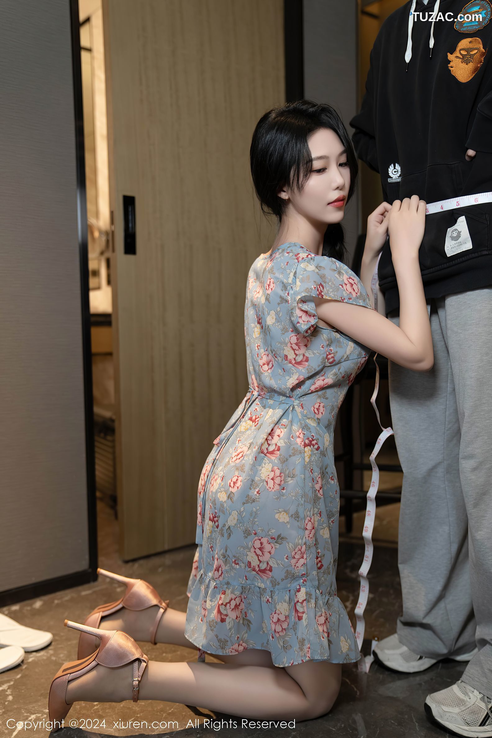 XiuRen秀人网-8704-利世-灰色红花轻薄连衣短裙灰丝-2024.06.14