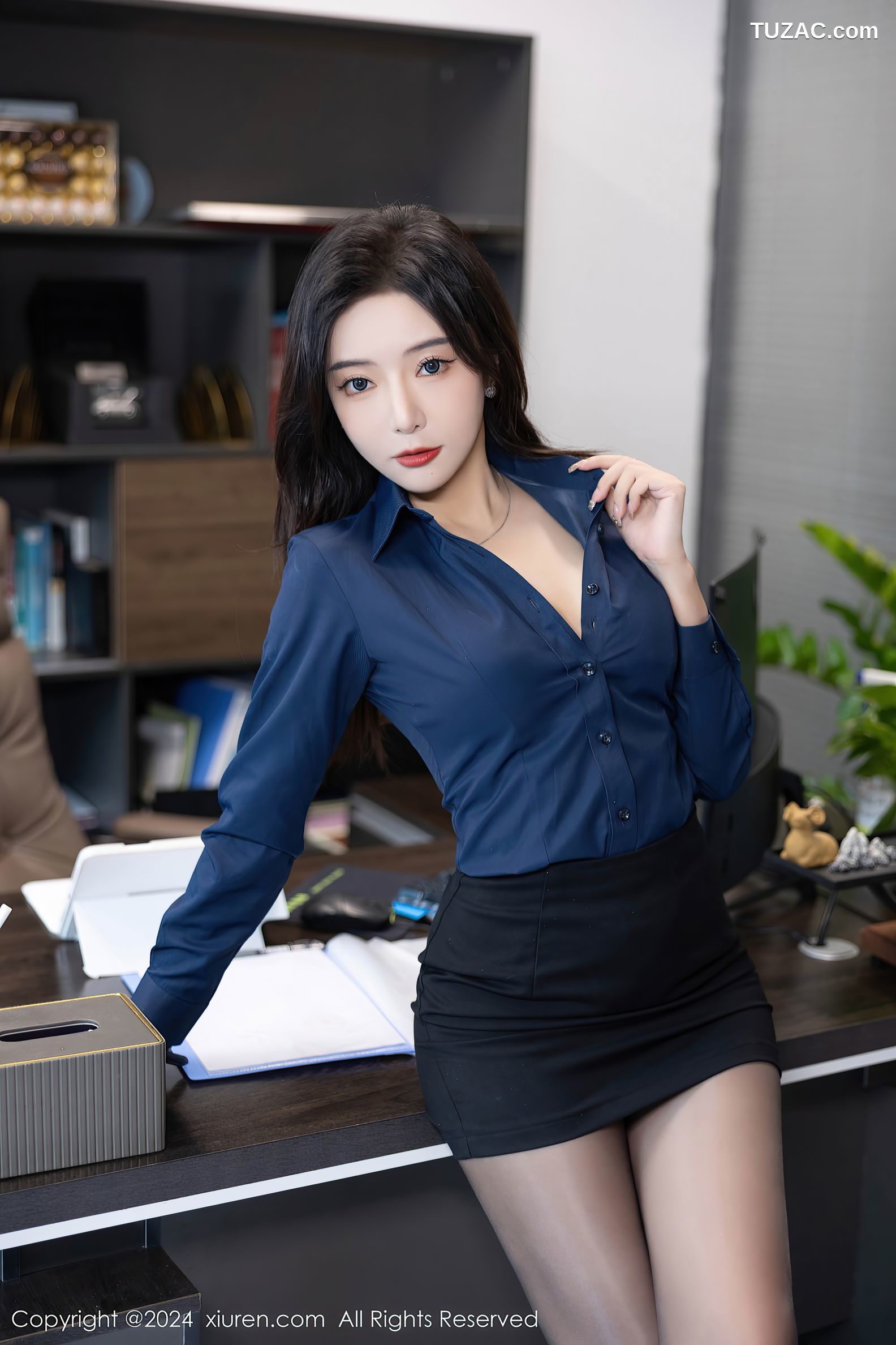 XiuRen秀人网-8760-王馨瑶yanni-OL深蓝衬衫短裙黑丝-2024.06.26