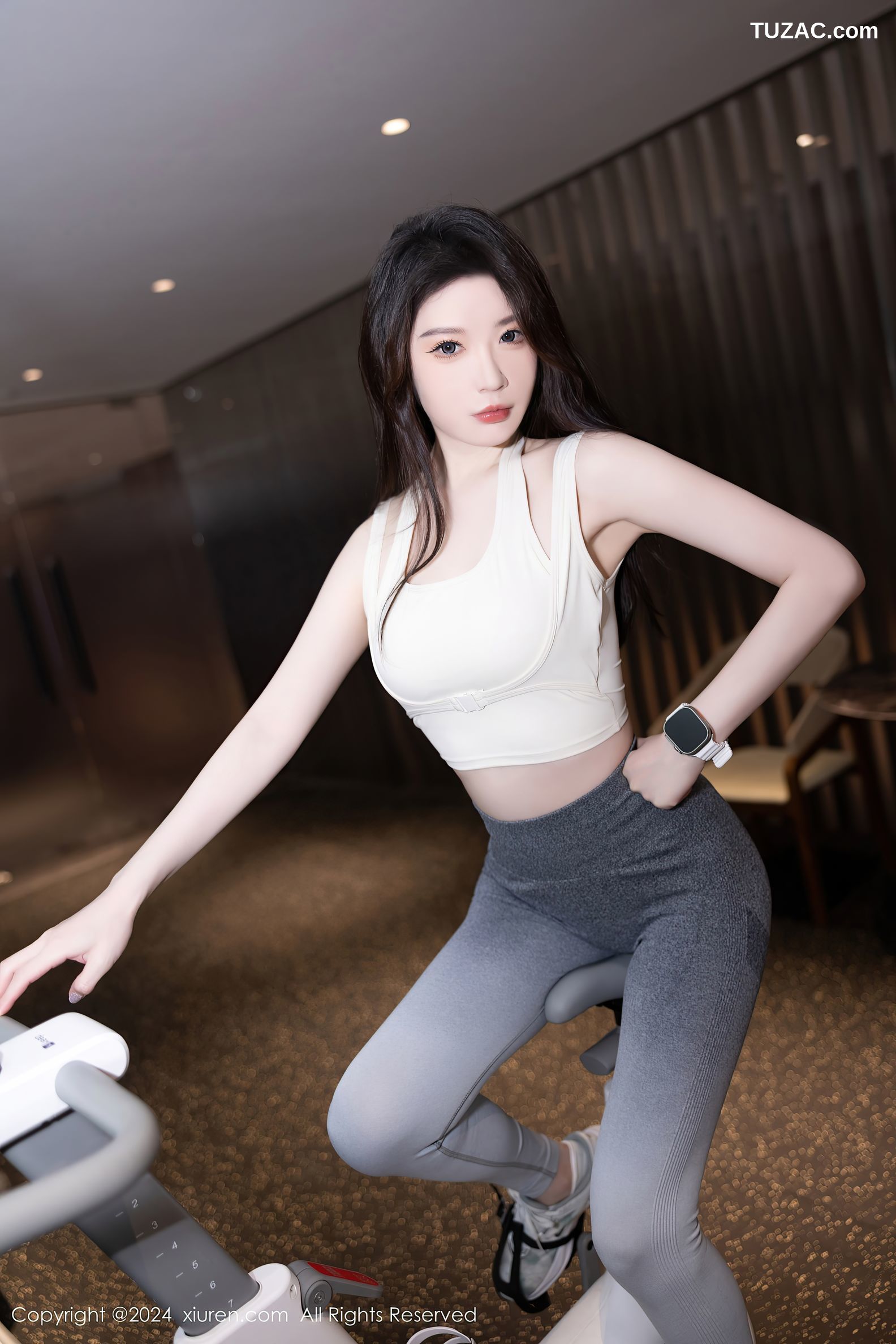 XiuRen秀人网-8767-梦心玥-白色运动背心灰色瑜伽裤黑抹胸黑丝-2024.06.27