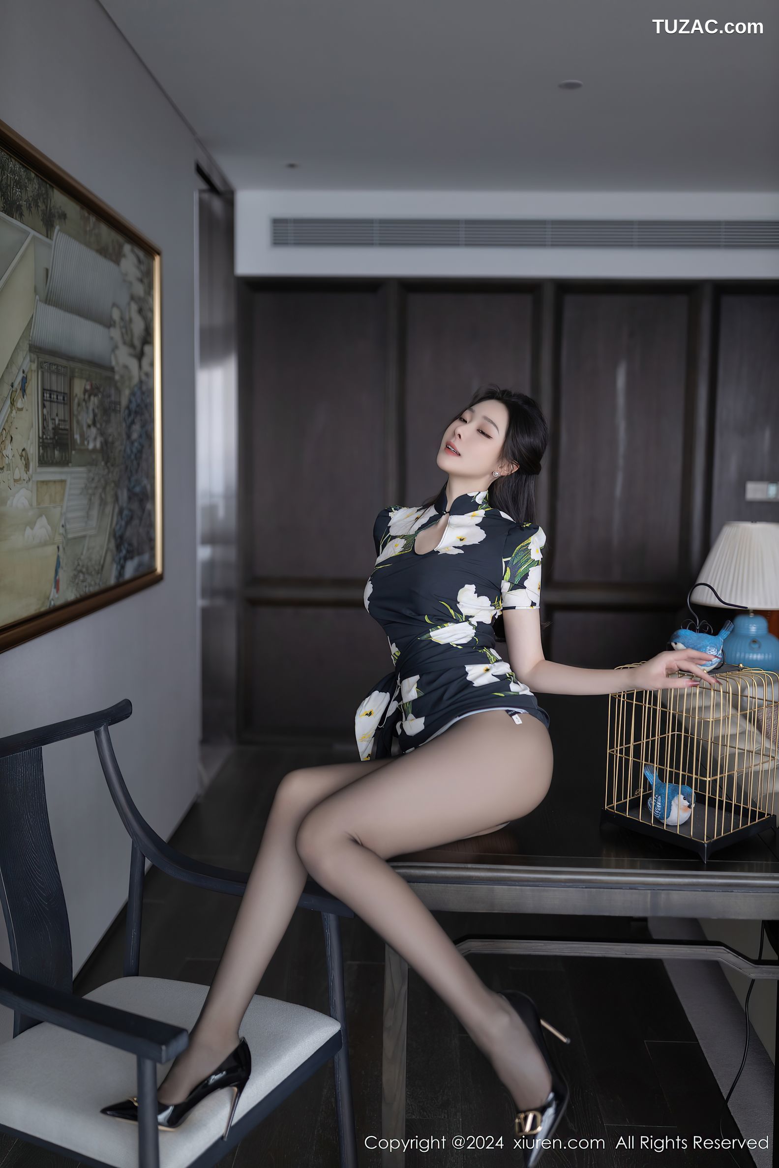 XiuRen秀人网-8768-小逗逗-黑色白花短旗袍黑丝-2024.06.27