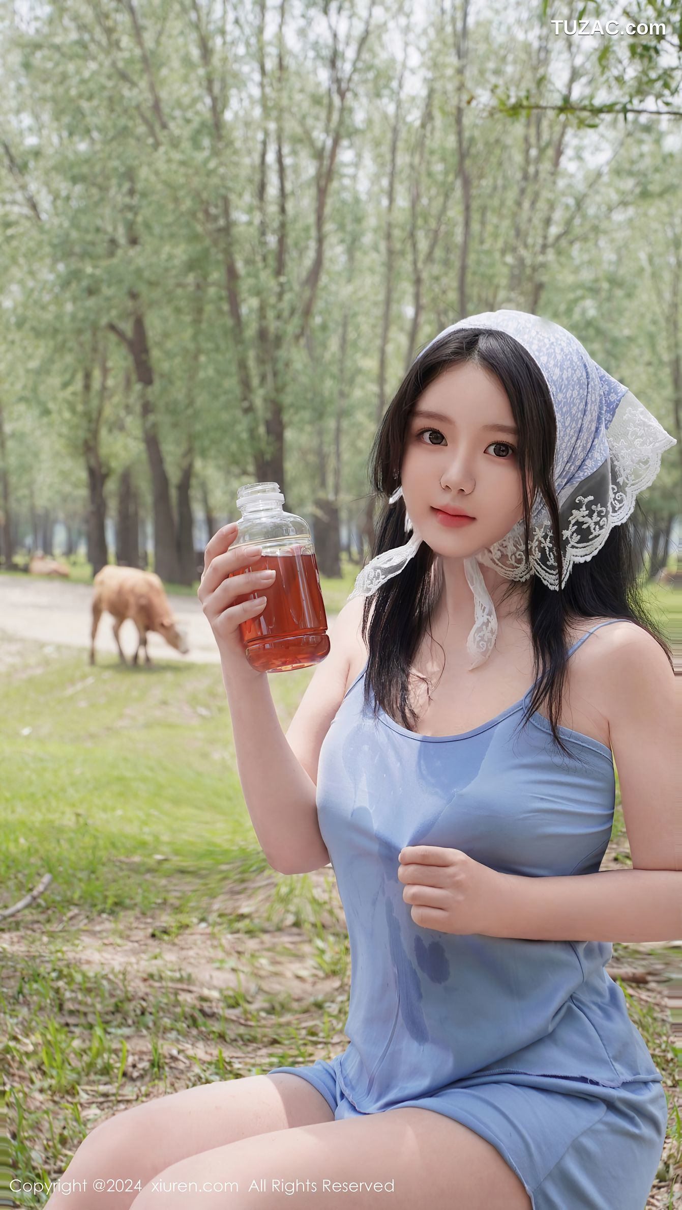 XiuRen秀人网-8777-小薯条nienie-放牛娃户外主题蓝背心短裤凸点-2024.06.28