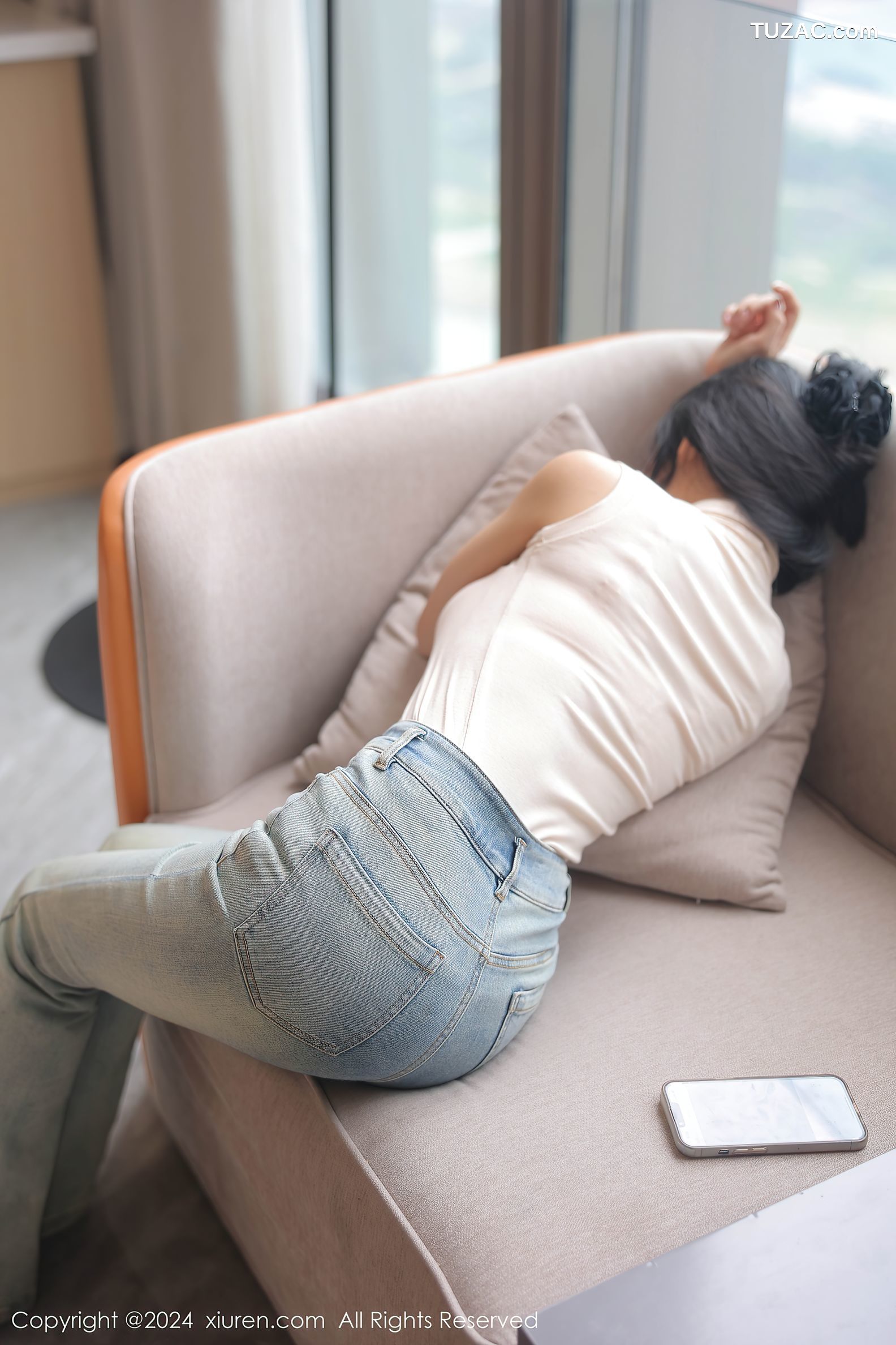 XiuRen秀人网-8798-金小依-闺蜜男友帮忙操作吸奶器爆乳-2024.07.03