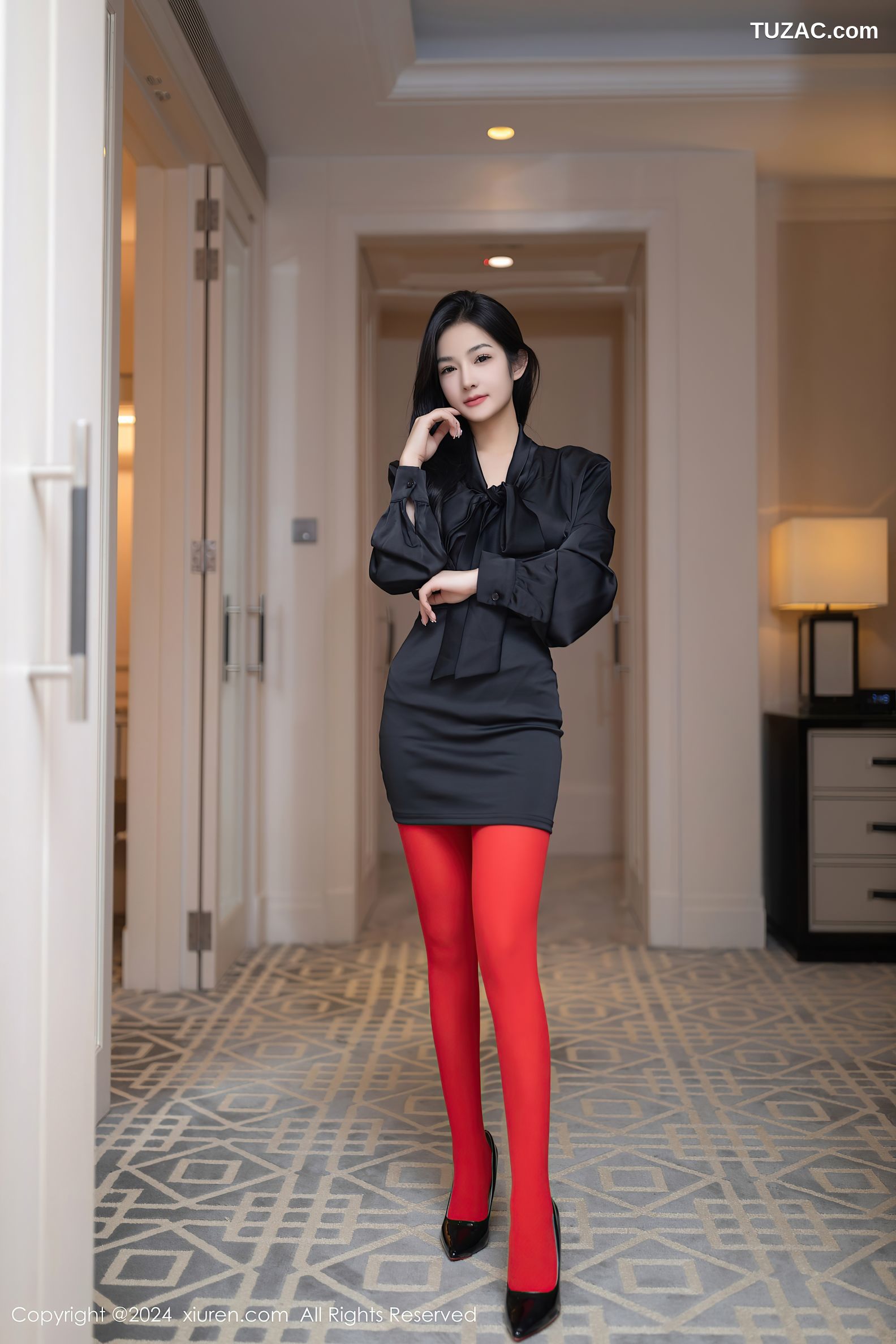 XiuRen秀人网-8801-谭小灵-迪拜旅拍-红色丝袜黑蕾丝内衣按摩-2024.07.03