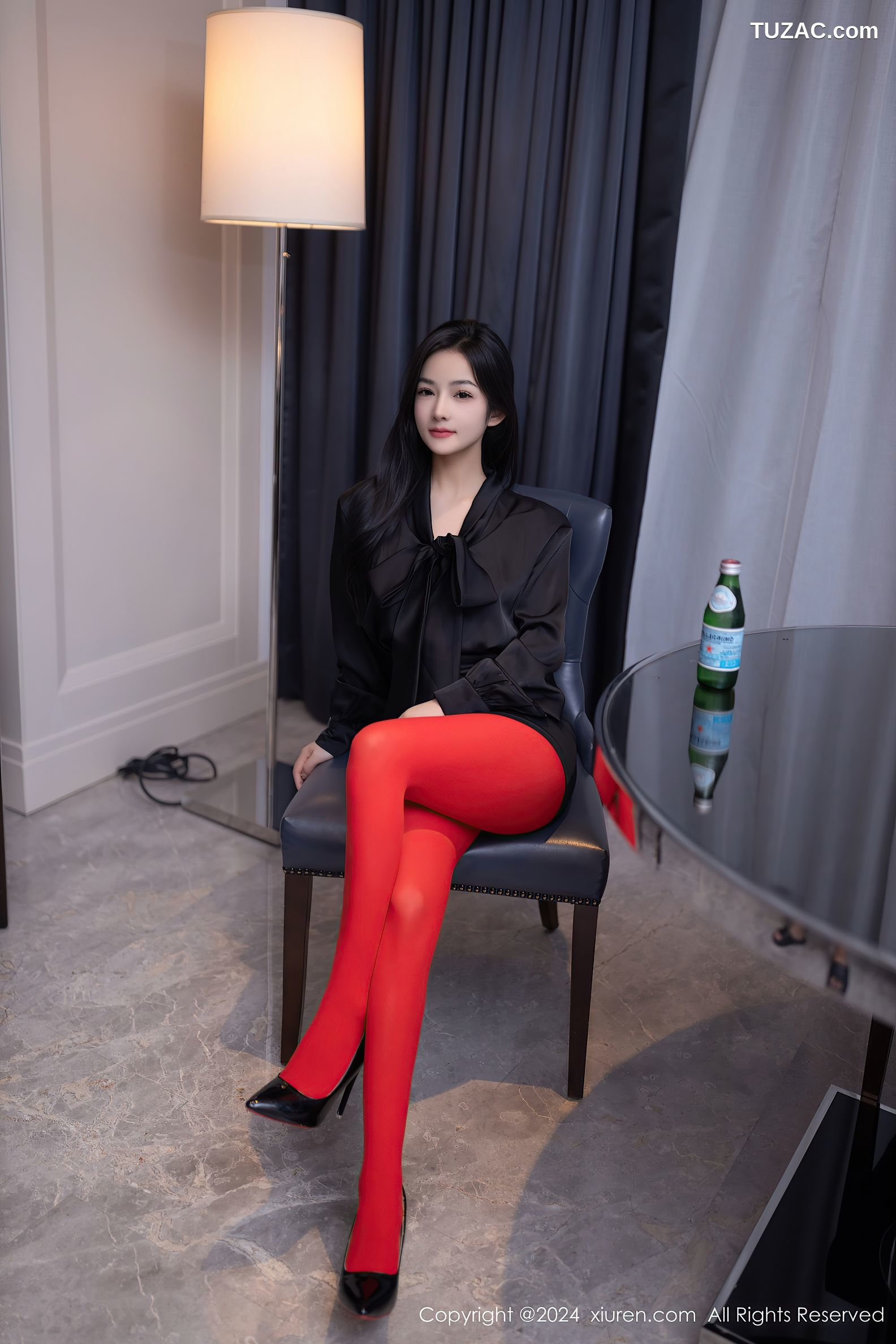 XiuRen秀人网-8801-谭小灵-迪拜旅拍-红色丝袜黑蕾丝内衣按摩-2024.07.03