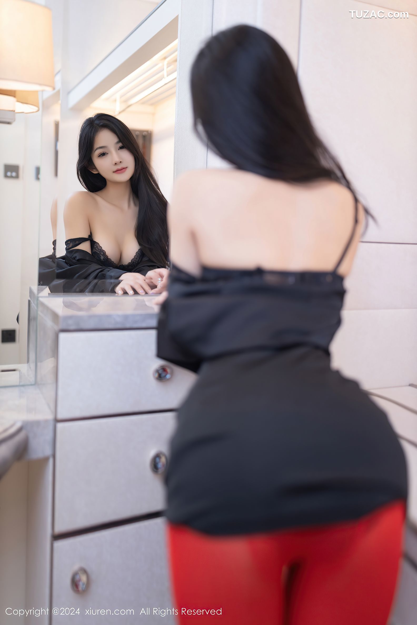 XiuRen秀人网-8801-谭小灵-迪拜旅拍-红色丝袜黑蕾丝内衣按摩-2024.07.03