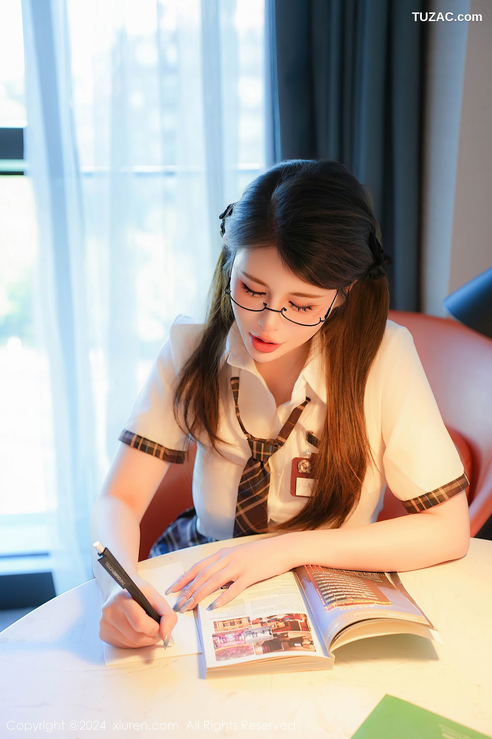 XiuRen秀人网-8803-甜妮-女学生白衬衫格子短裙黑丝爆乳-2024.07.04